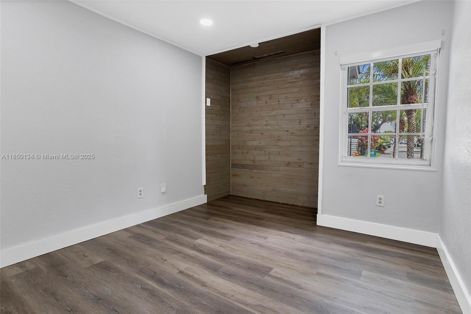 ROYAL GLEN - Residential Lease