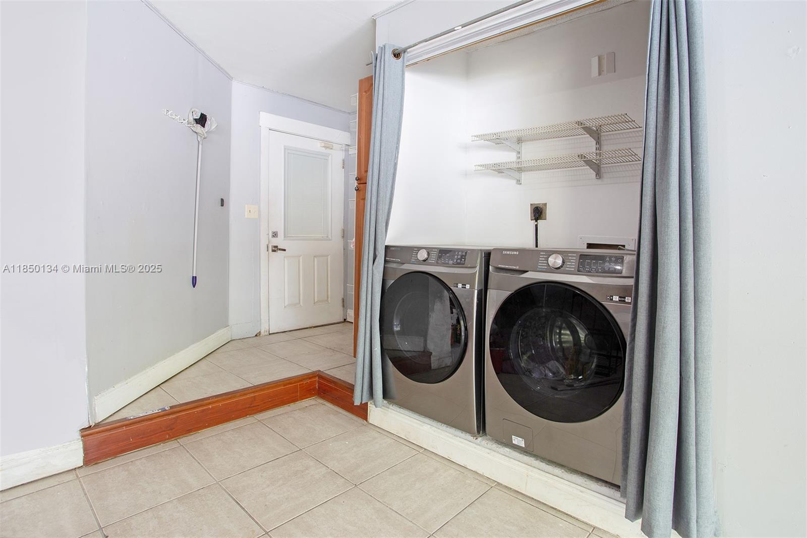 ROYAL GLEN - Residential Lease