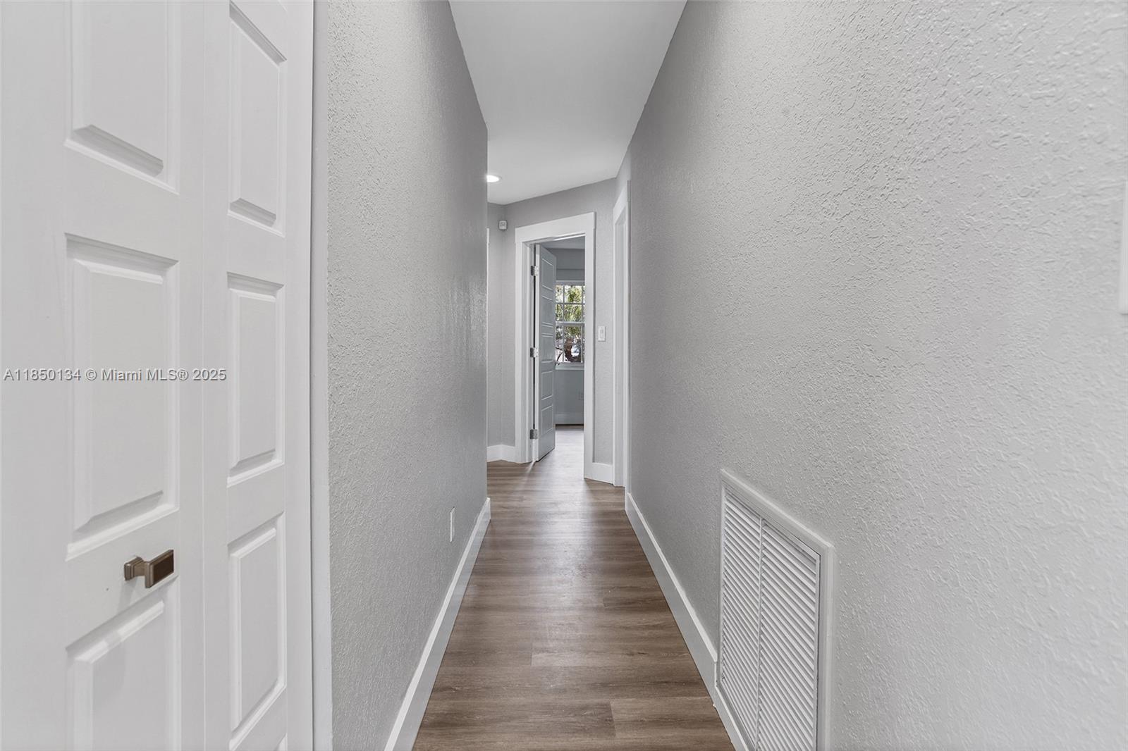 ROYAL GLEN - Residential Lease