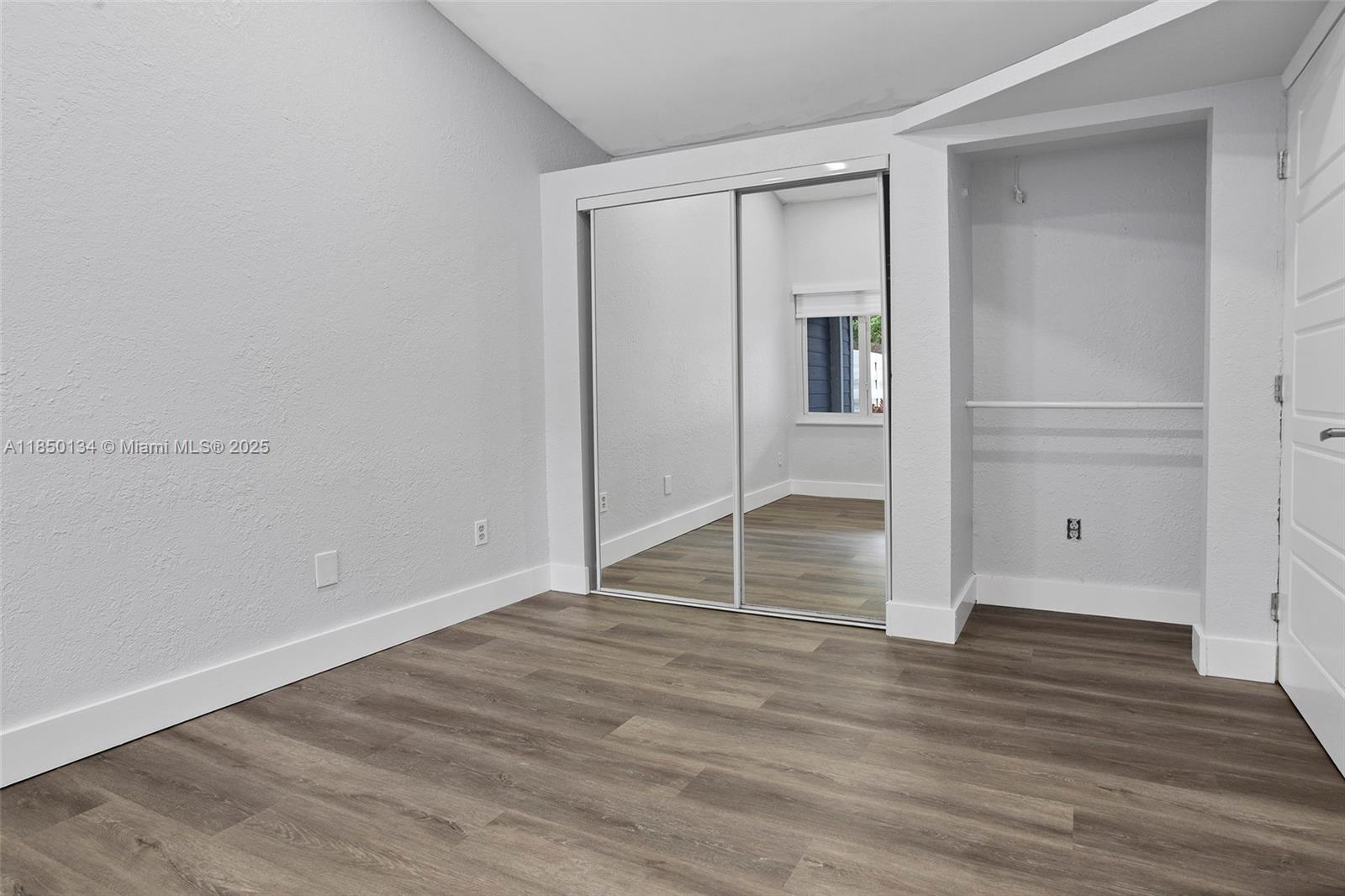 ROYAL GLEN - Residential Lease