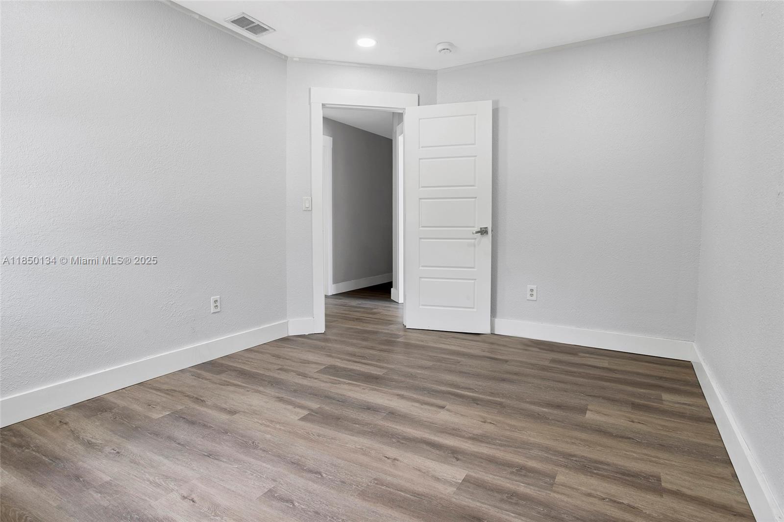 ROYAL GLEN - Residential Lease