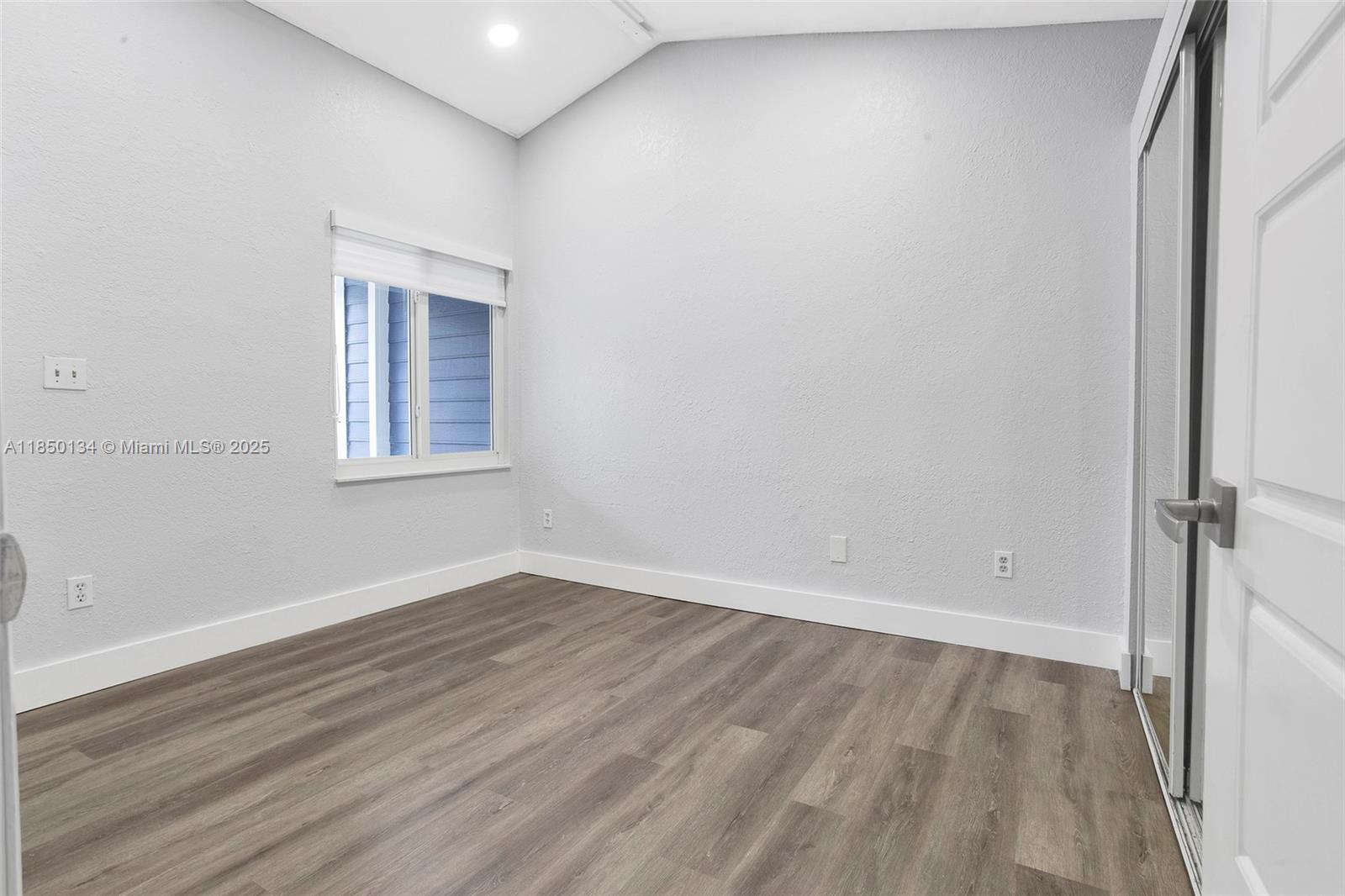 ROYAL GLEN - Residential Lease