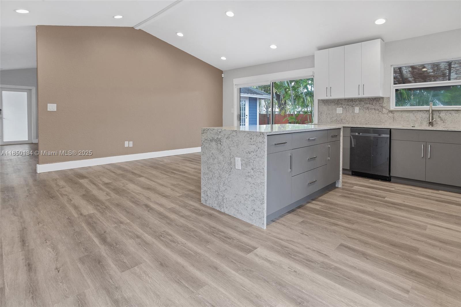 ROYAL GLEN - Residential Lease