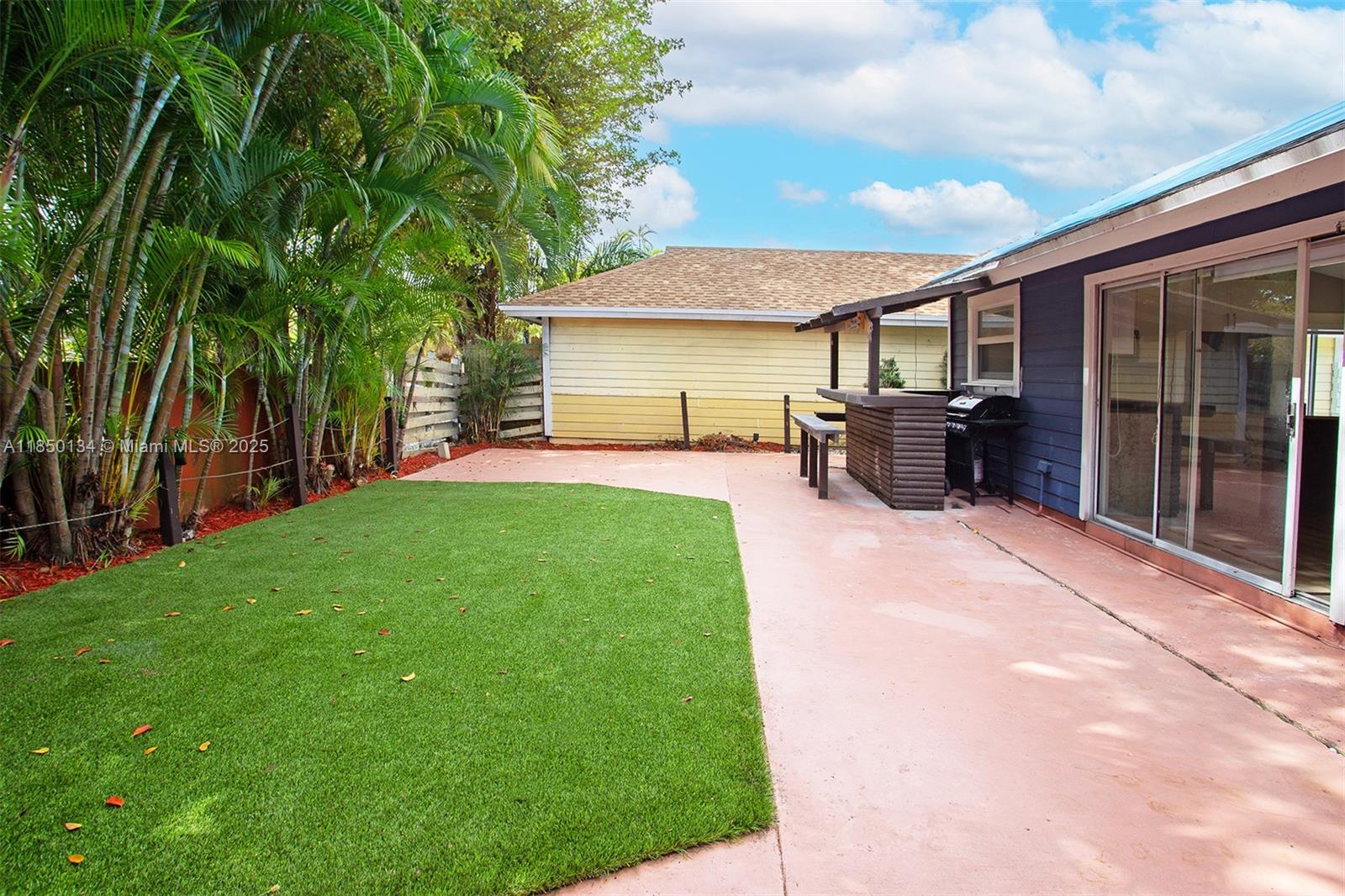 ROYAL GLEN - Residential Lease