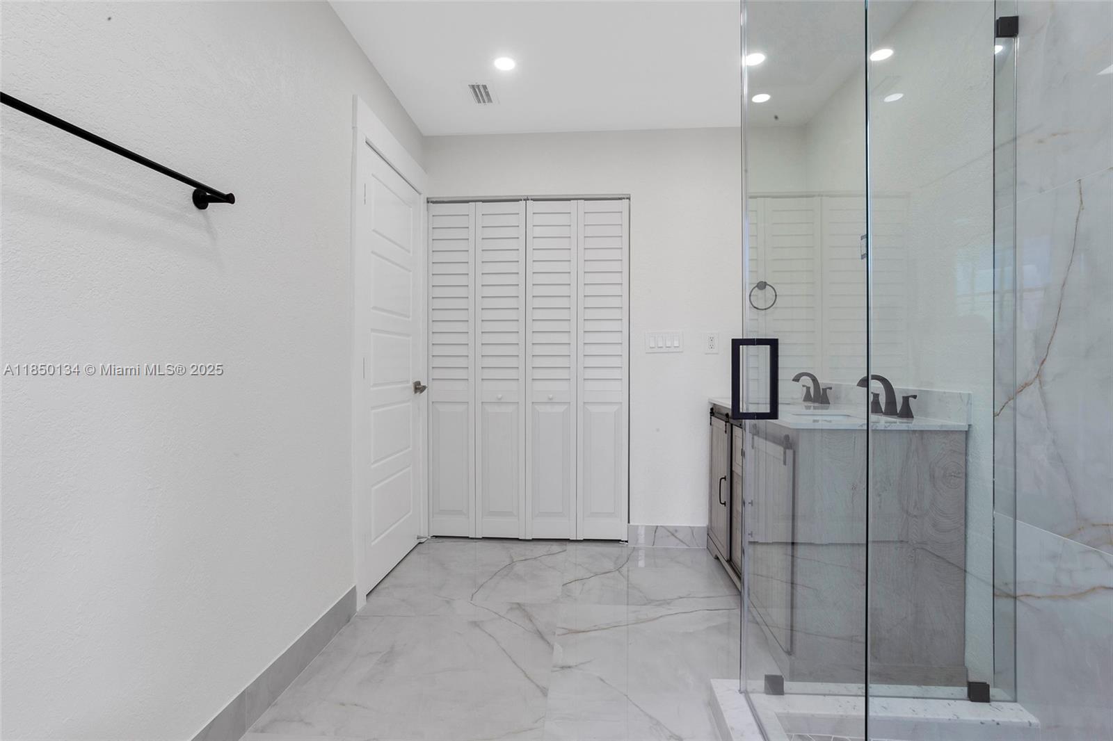 ROYAL GLEN - Residential Lease