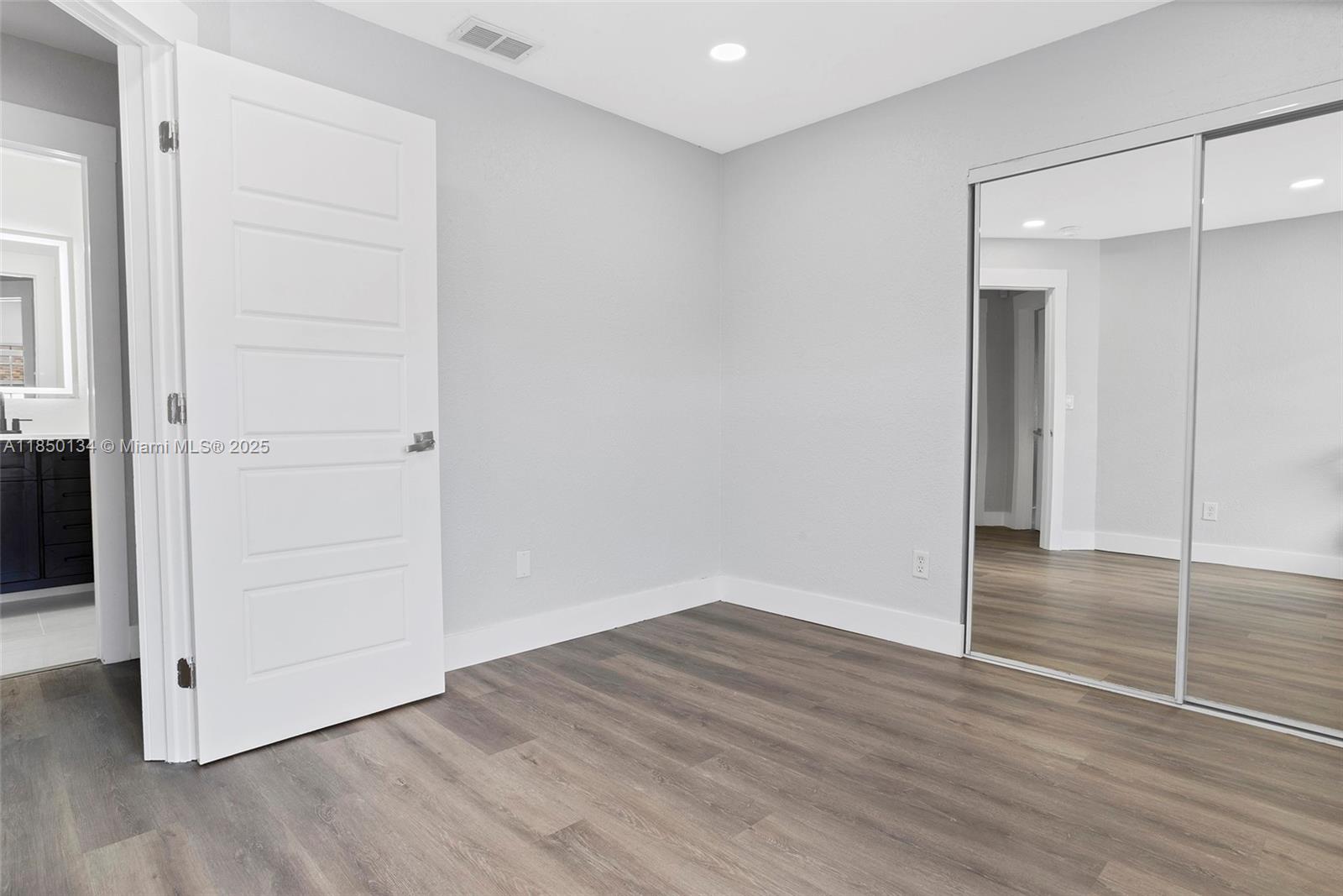 ROYAL GLEN - Residential Lease