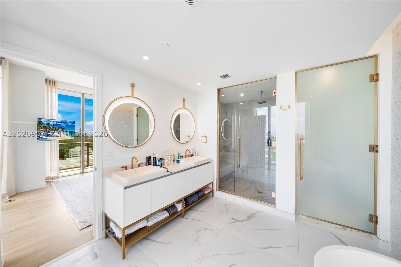 MR. C RESIDENCES - Residential