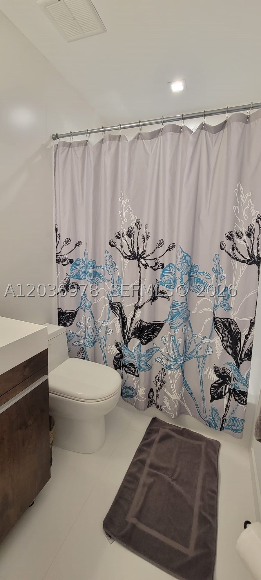 HILLTOP CONDO - Residential Lease