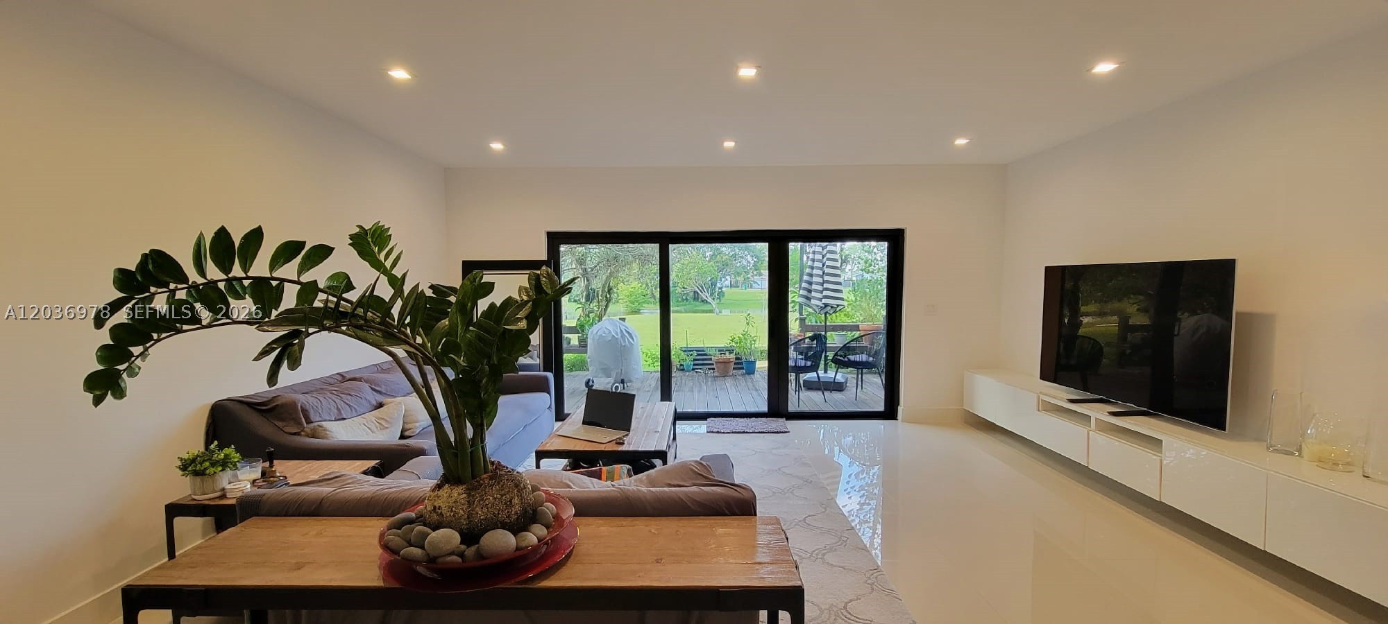 HILLTOP CONDO - Residential Lease