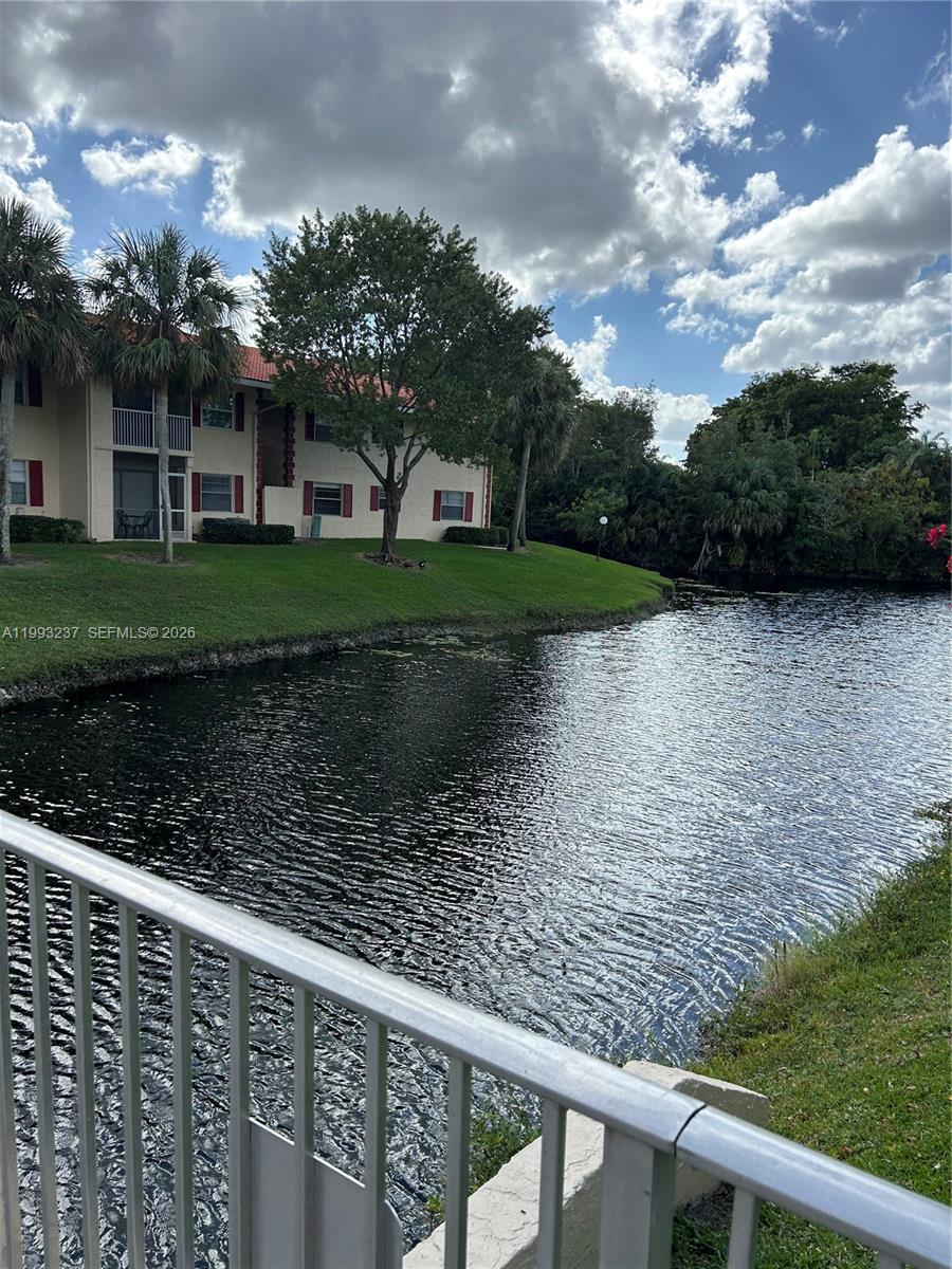 REDUCE PRICE    EXCELLENT condo   2ND FLOOR  1 BEDROOM 1 1/2 bath CORNER UNIT READY TO MOVE IN BUT SUBJECT TO ASSOCIATION APPROVAL   GREAT RENTAL INVESTMENT ALSO