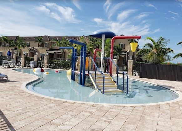 KENDALL COMMONS RESIDENTI - Residential