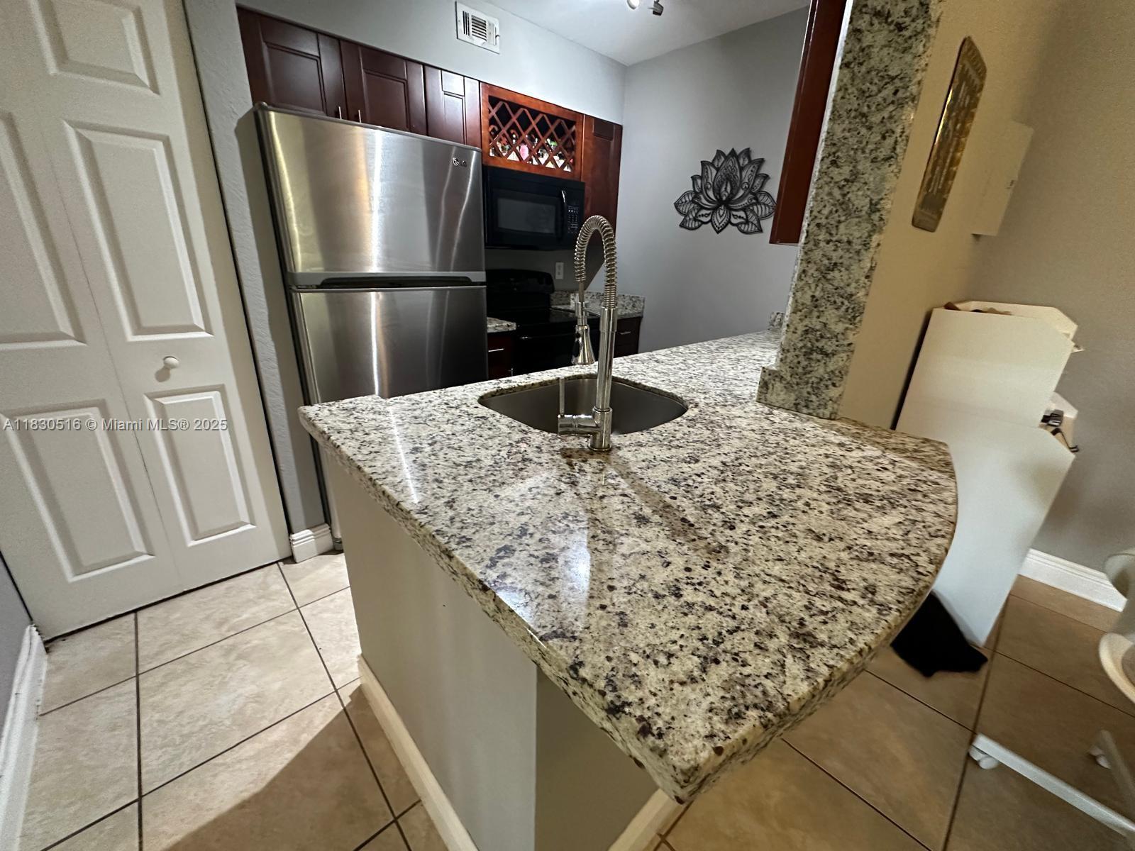LAKEVIEW CLUB CONDO - Residential Lease