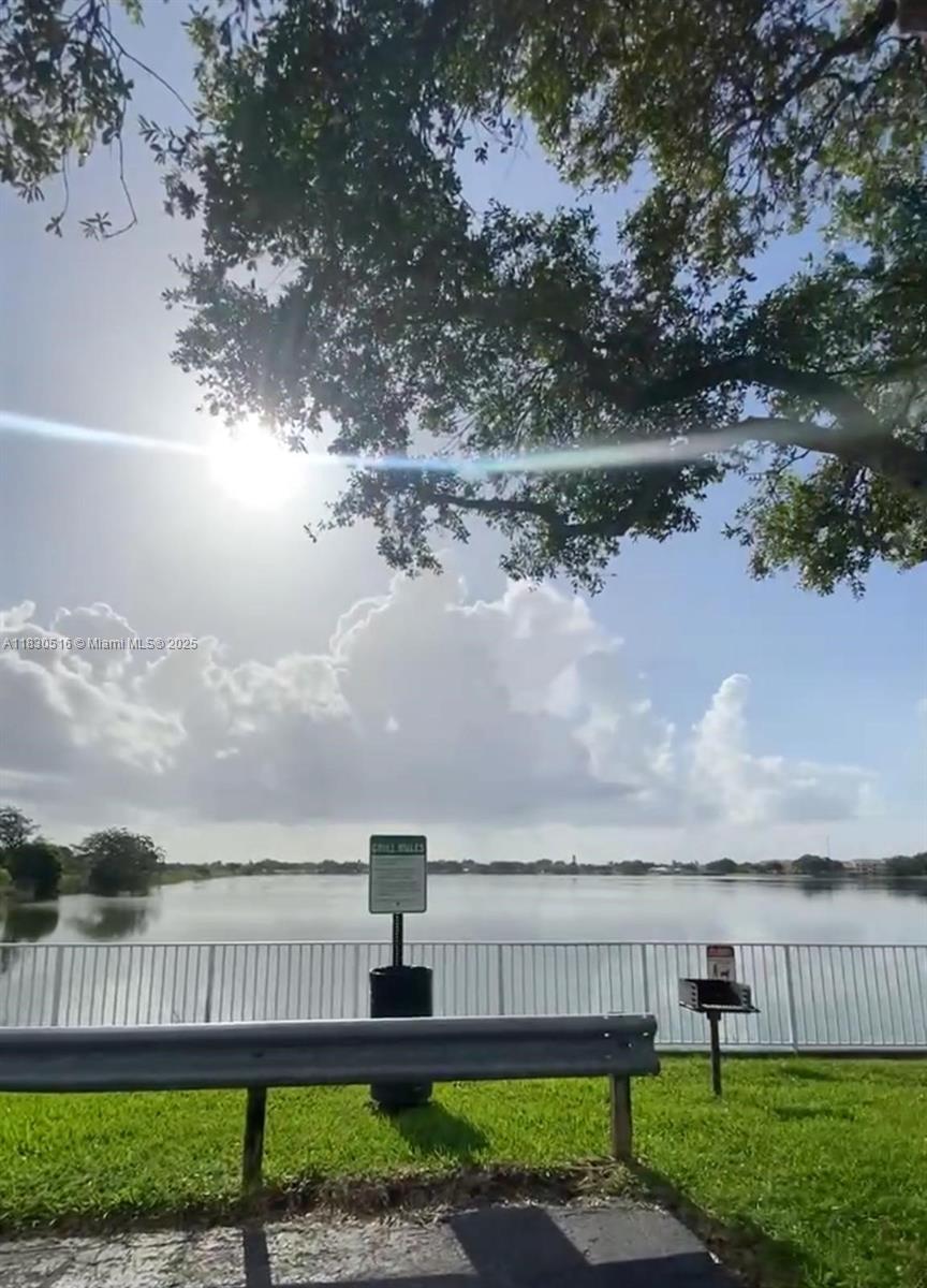 LAKEVIEW CLUB CONDO - Residential Lease