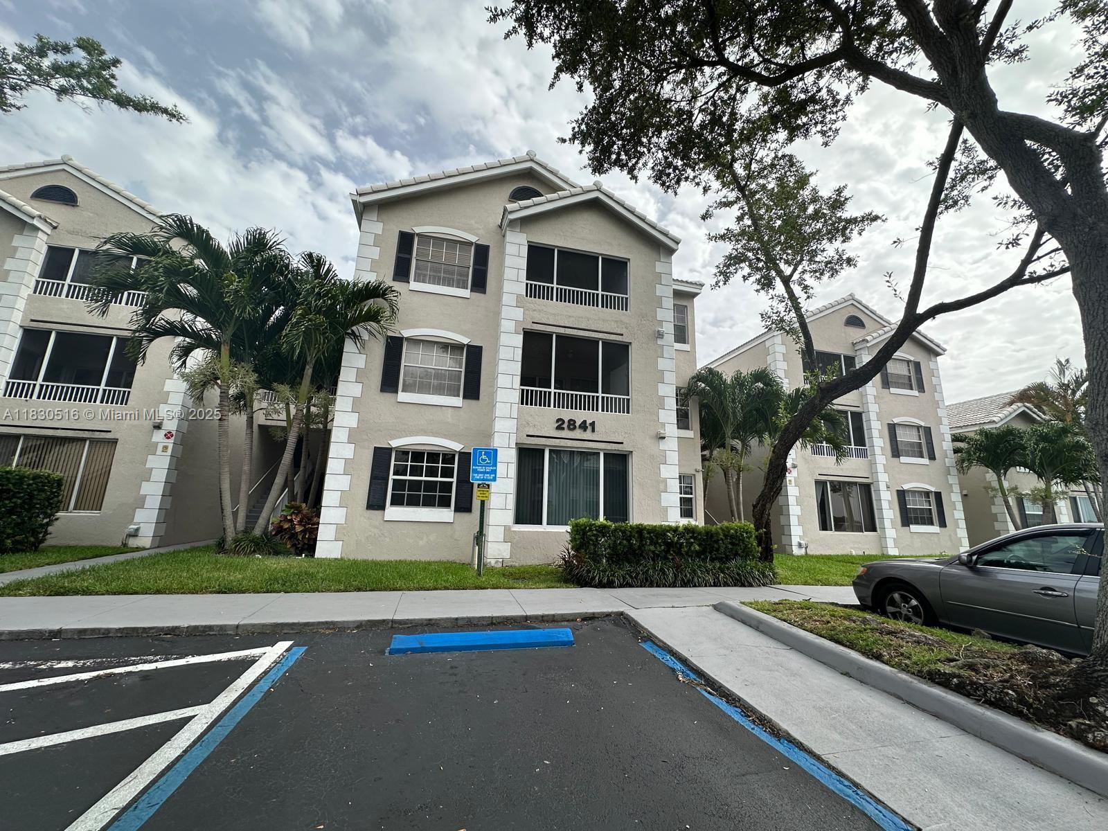 LAKEVIEW CLUB CONDO - Residential Lease