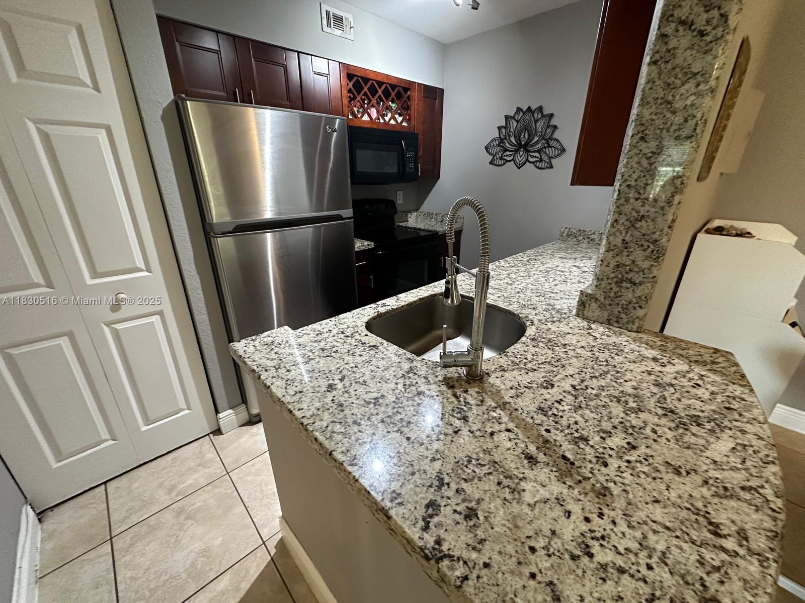 LAKEVIEW CLUB CONDO - Residential Lease