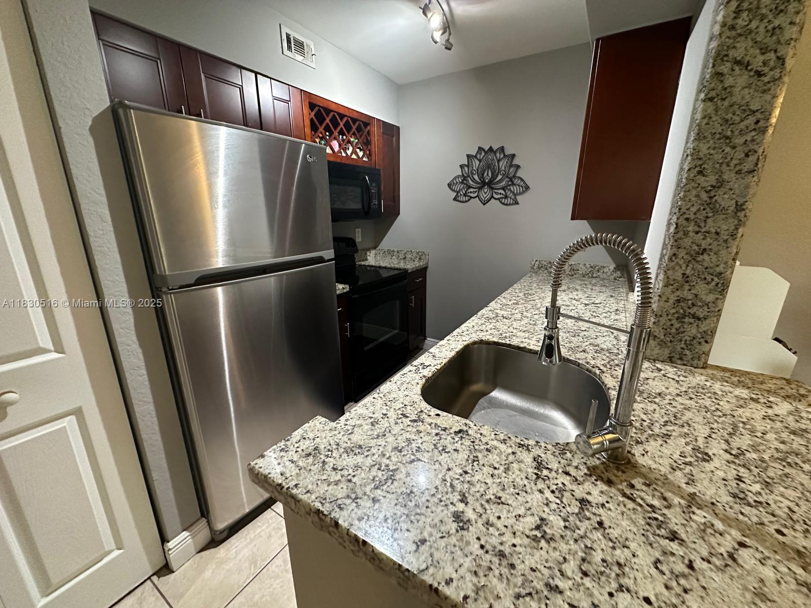 LAKEVIEW CLUB CONDO - Residential Lease