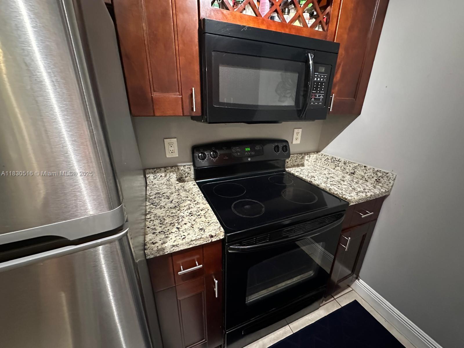 LAKEVIEW CLUB CONDO - Residential Lease