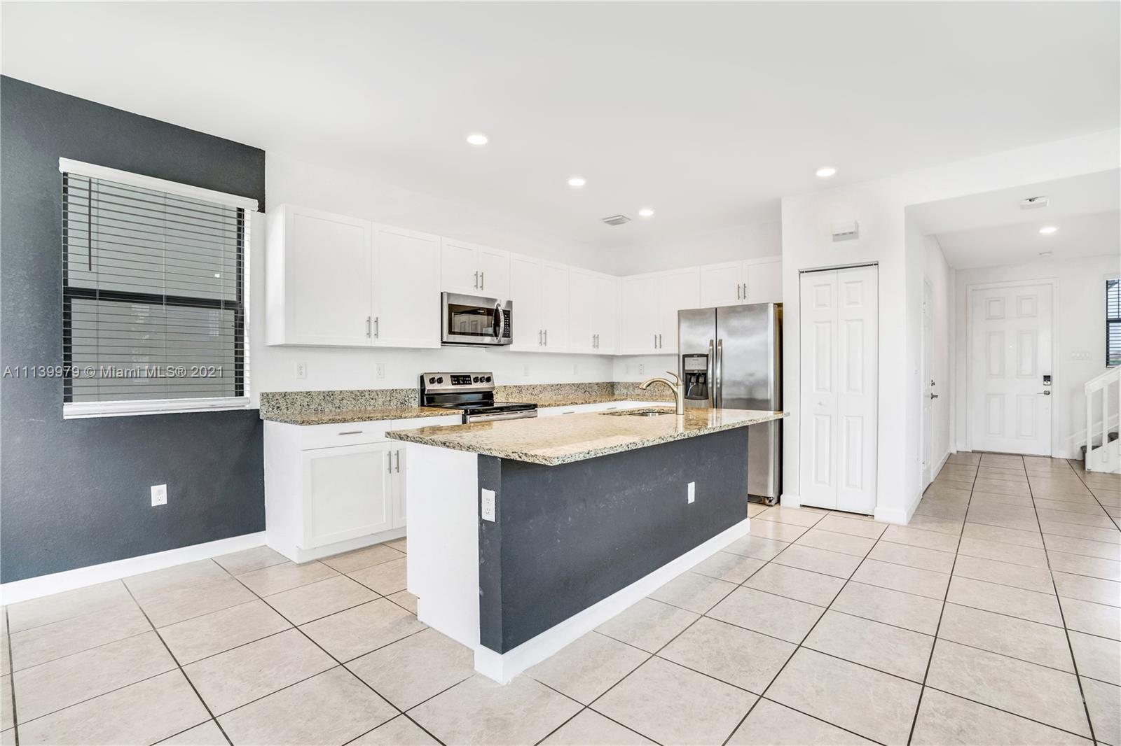 AQUABELLA NORTH - Residential Lease
