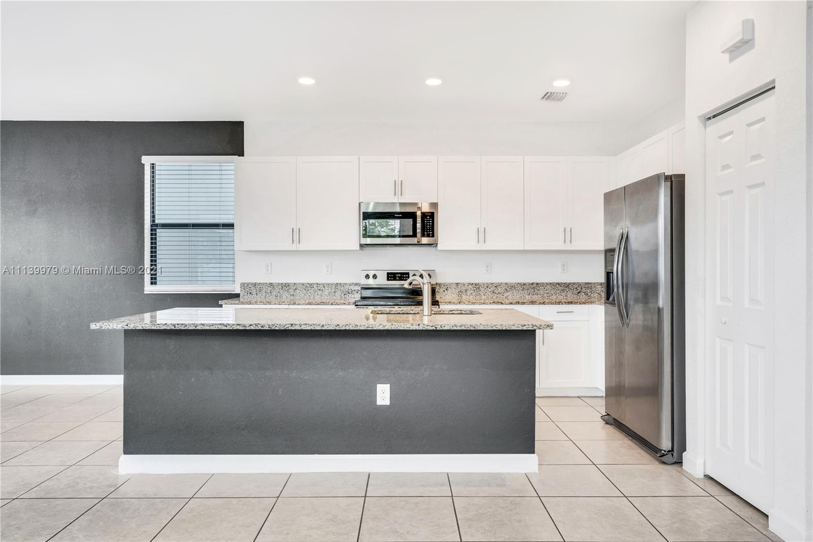 AQUABELLA NORTH - Residential Lease
