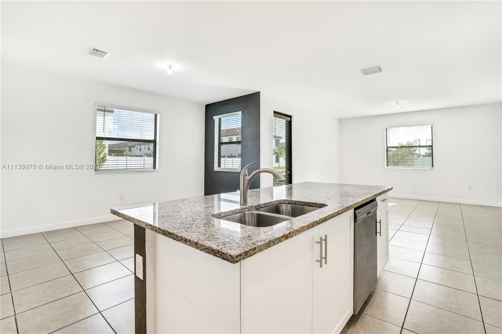 AQUABELLA NORTH - Residential Lease