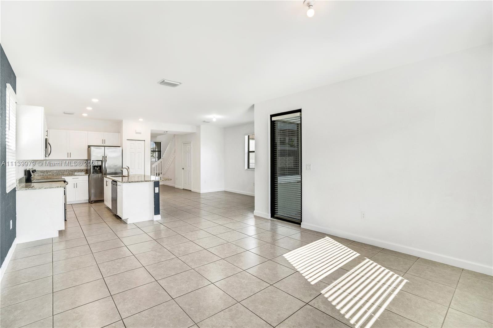 AQUABELLA NORTH - Residential Lease