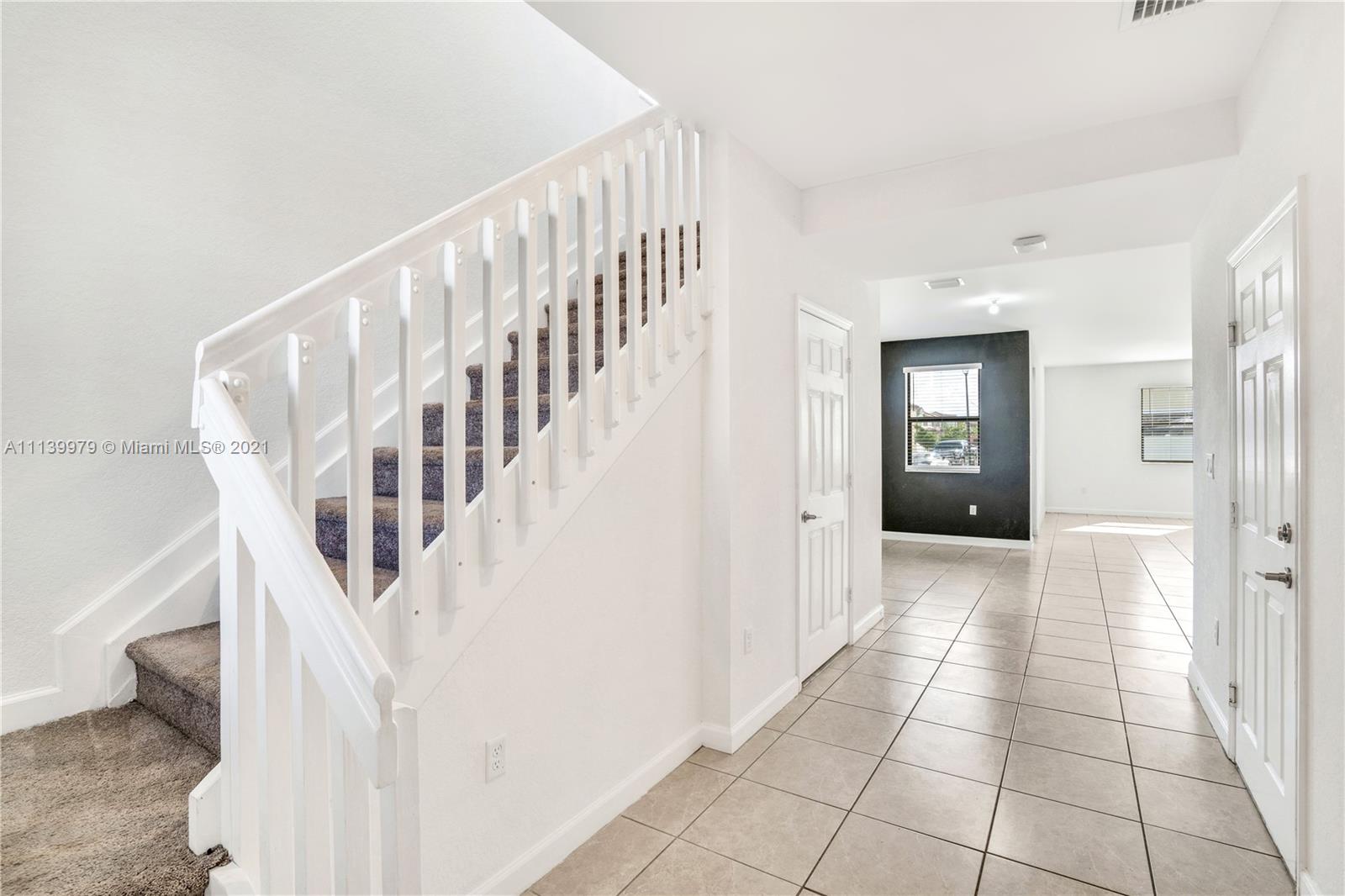 AQUABELLA NORTH - Residential Lease