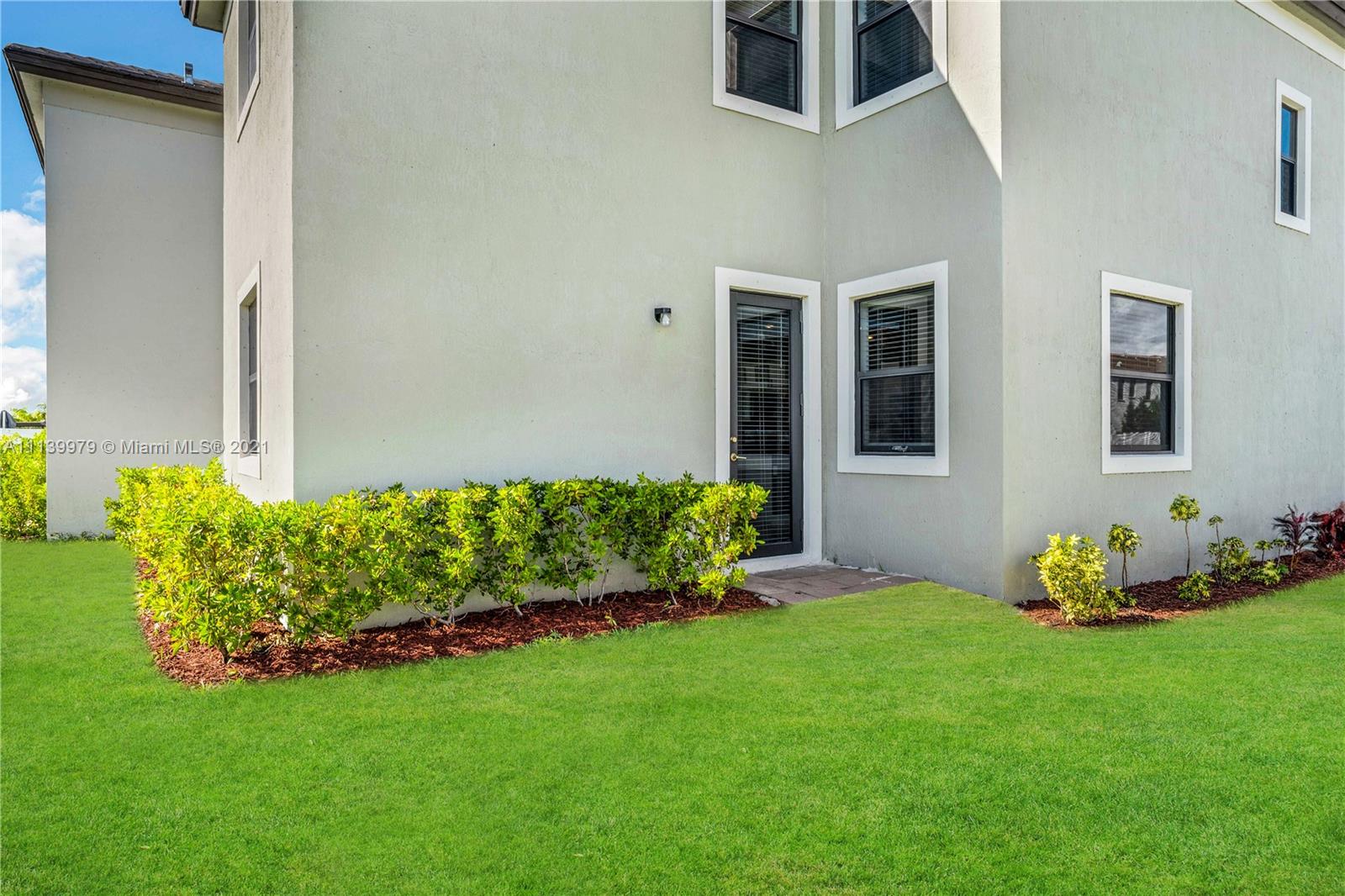 AQUABELLA NORTH - Residential Lease