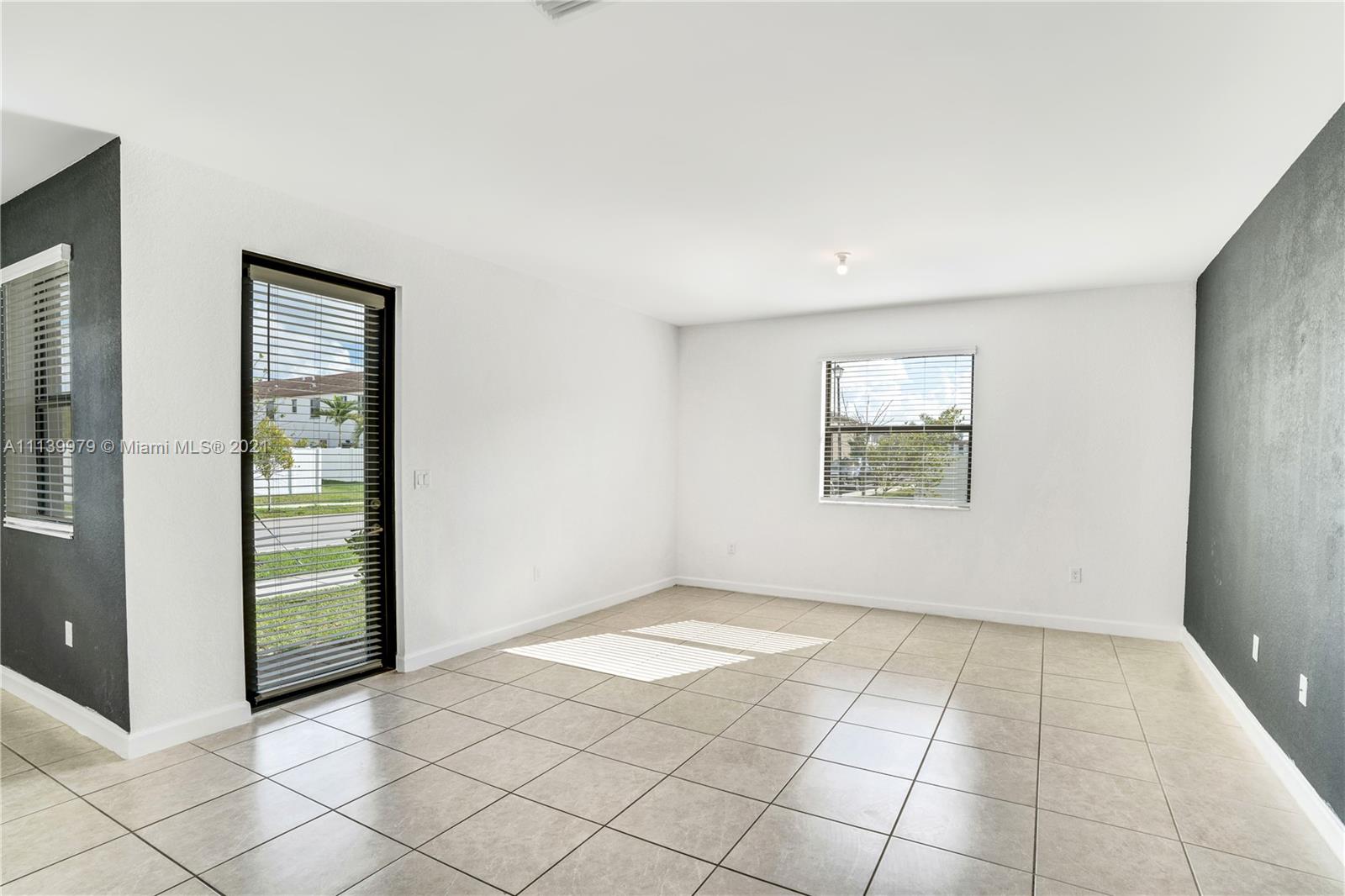 AQUABELLA NORTH - Residential Lease