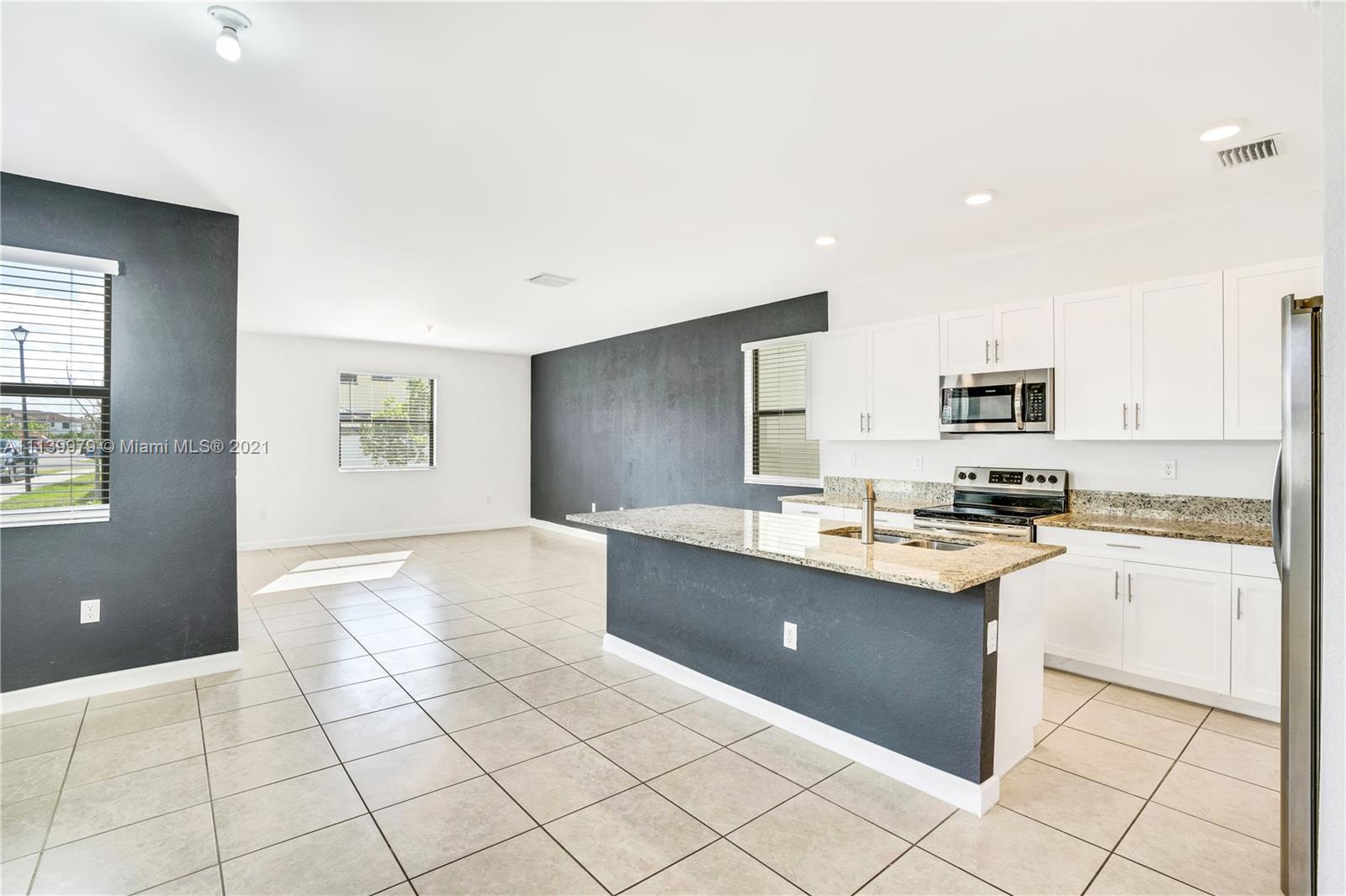 AQUABELLA NORTH - Residential Lease