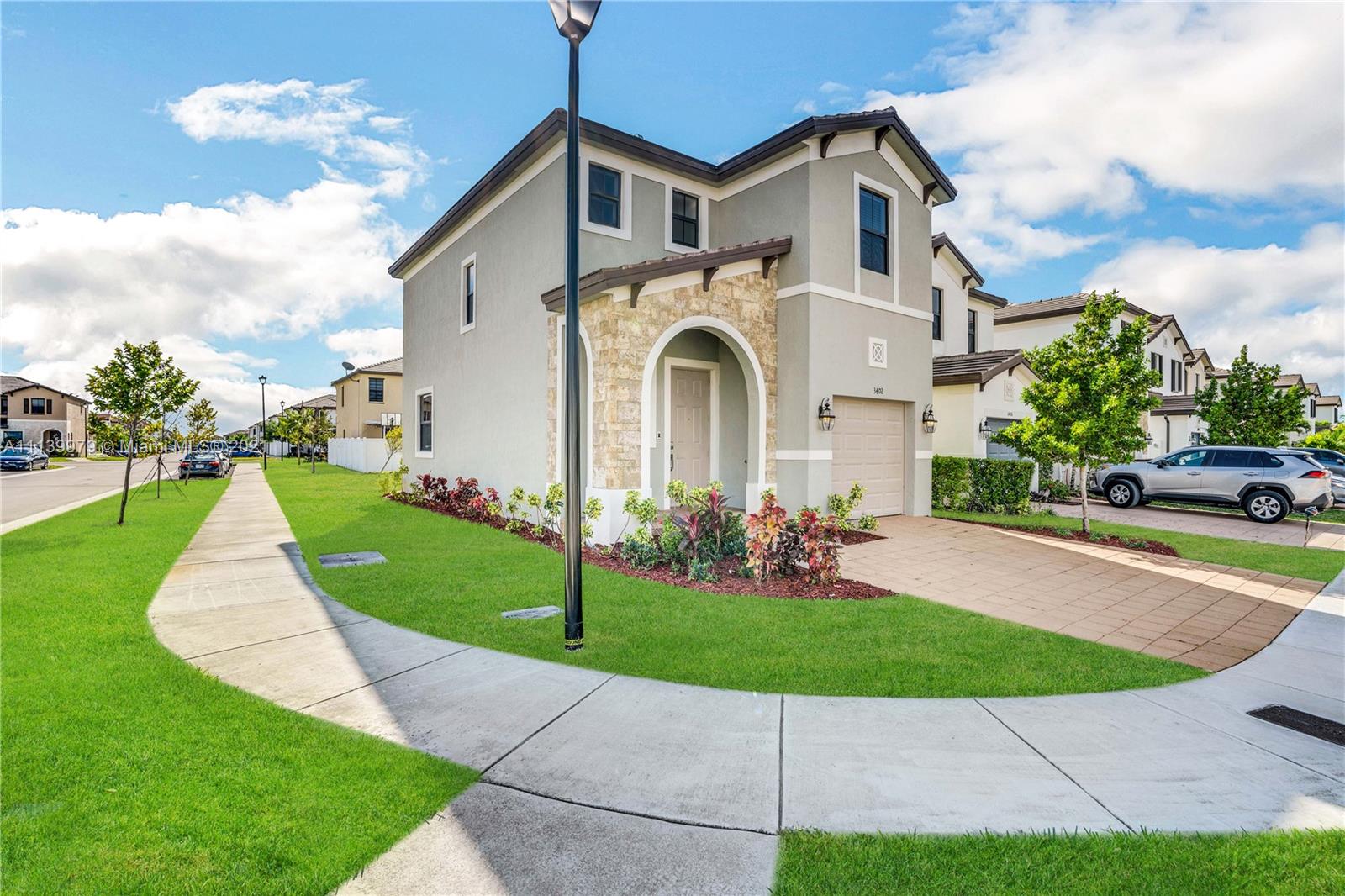 AQUABELLA NORTH - Residential Lease