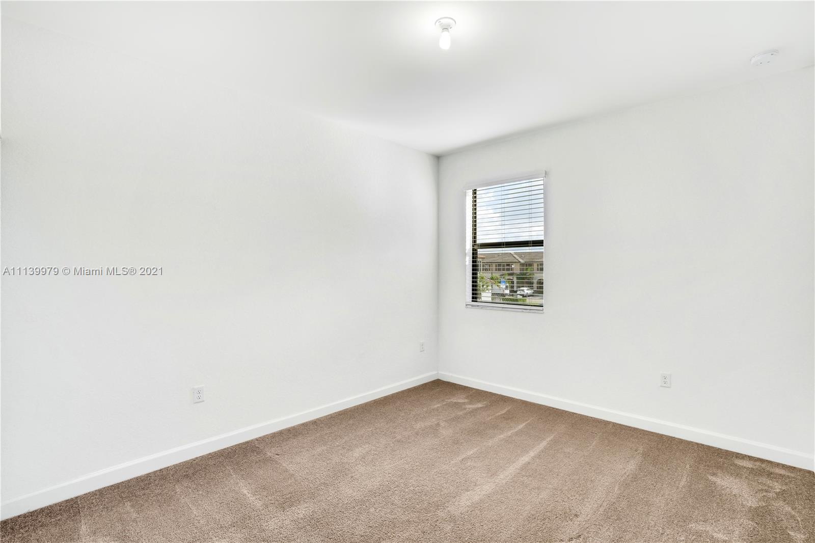 AQUABELLA NORTH - Residential Lease