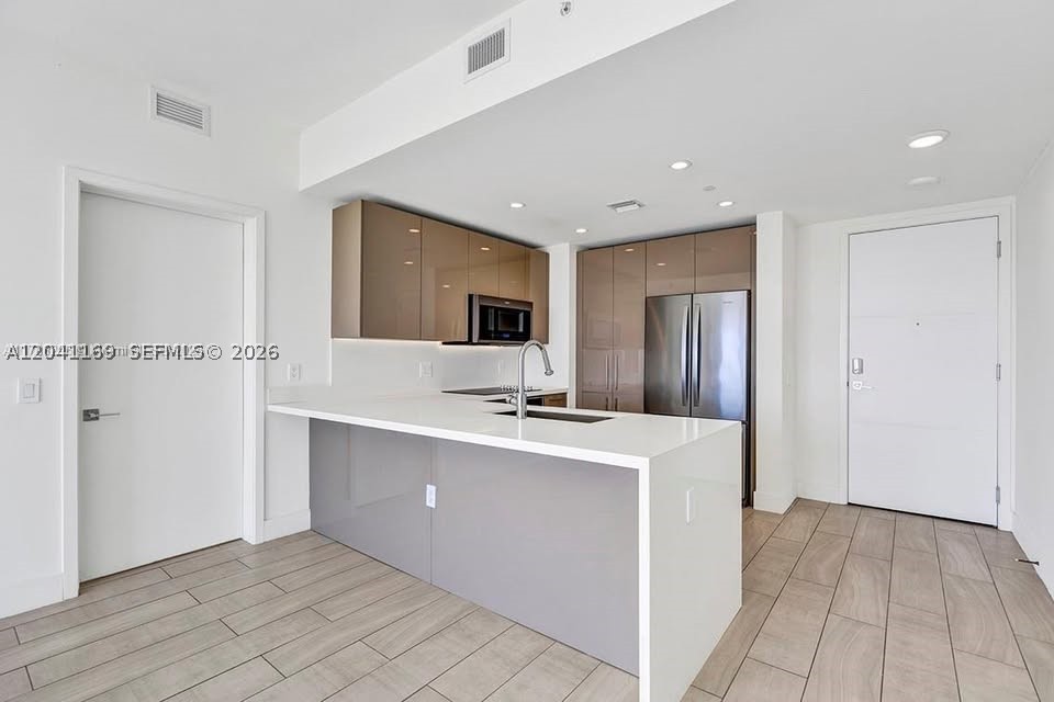 METROPICA NORTH TOWER ONE - Residential