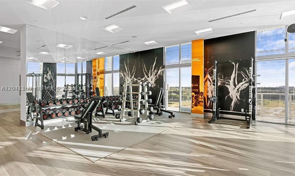 METROPICA NORTH TOWER ONE - Residential