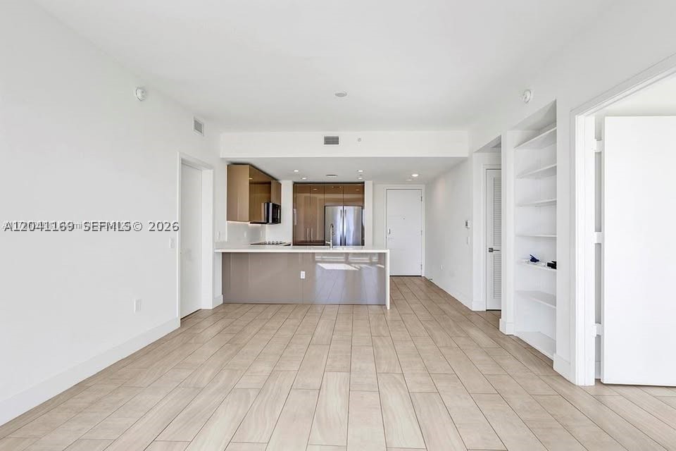 METROPICA NORTH TOWER ONE - Residential