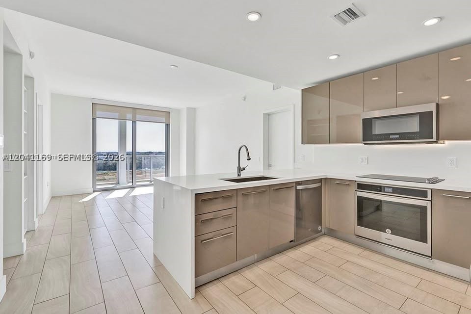 METROPICA NORTH TOWER ONE - Residential