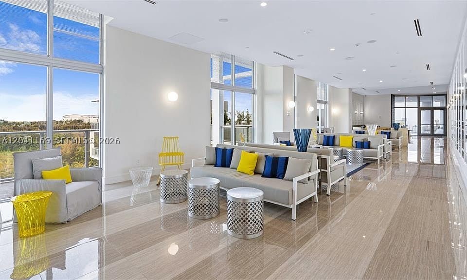 METROPICA NORTH TOWER ONE - Residential