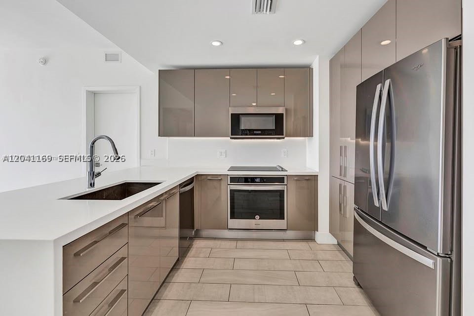 METROPICA NORTH TOWER ONE - Residential