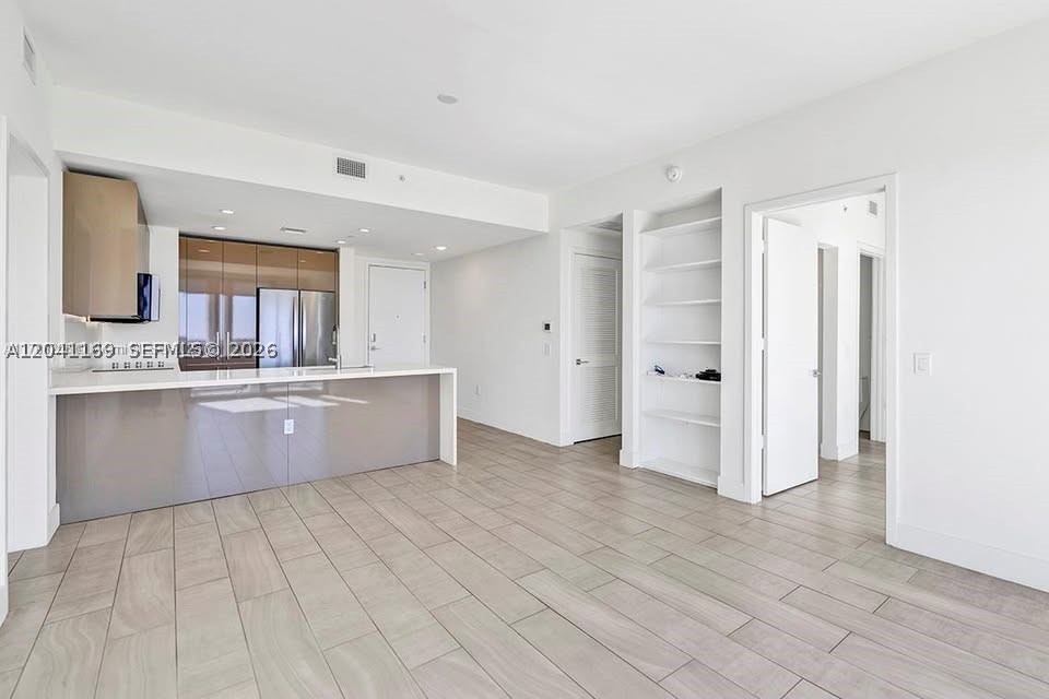 METROPICA NORTH TOWER ONE - Residential