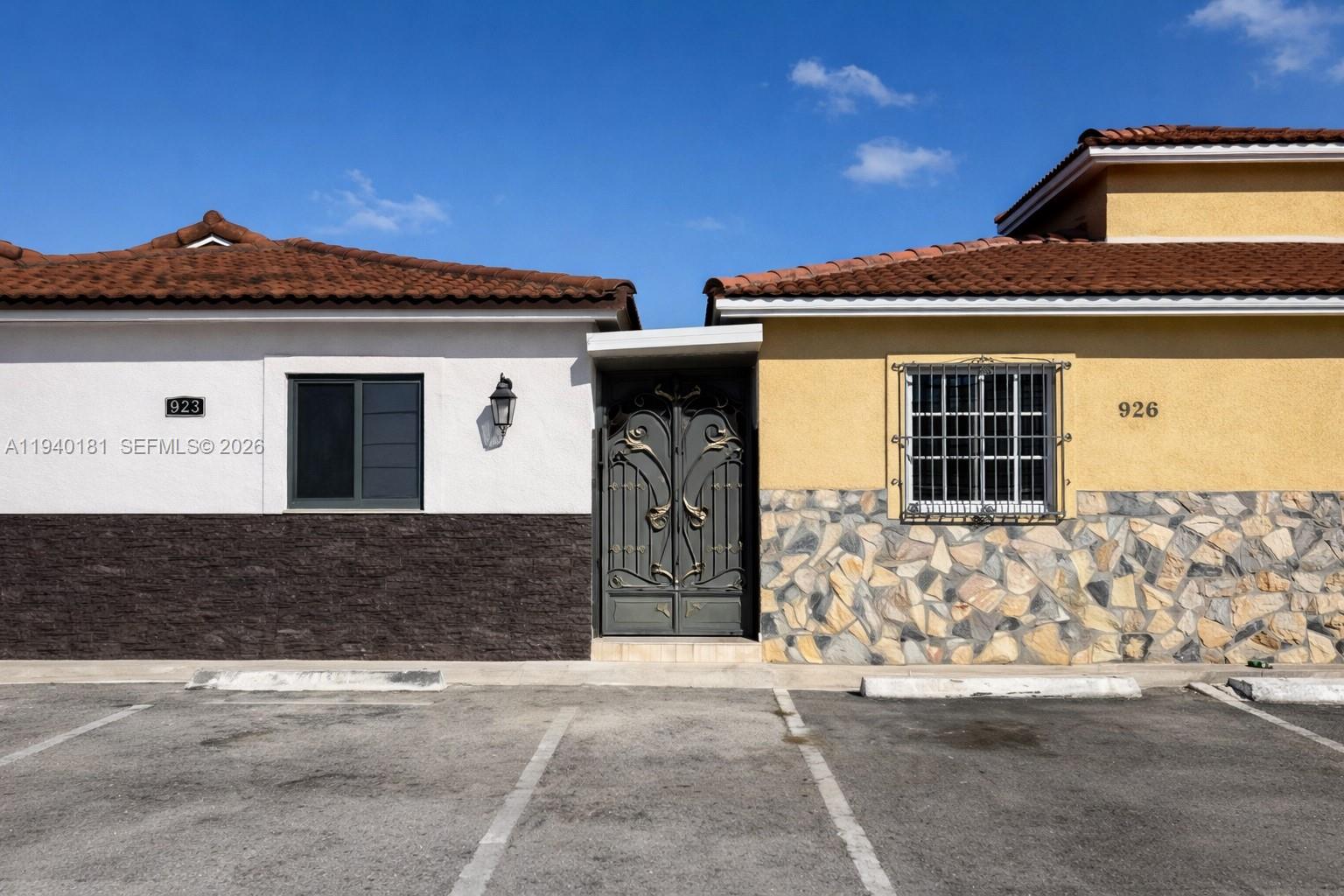 LOS PALACIOS I CONDO - Residential