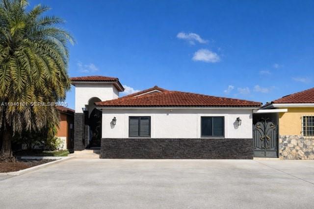 LOS PALACIOS I CONDO - Residential