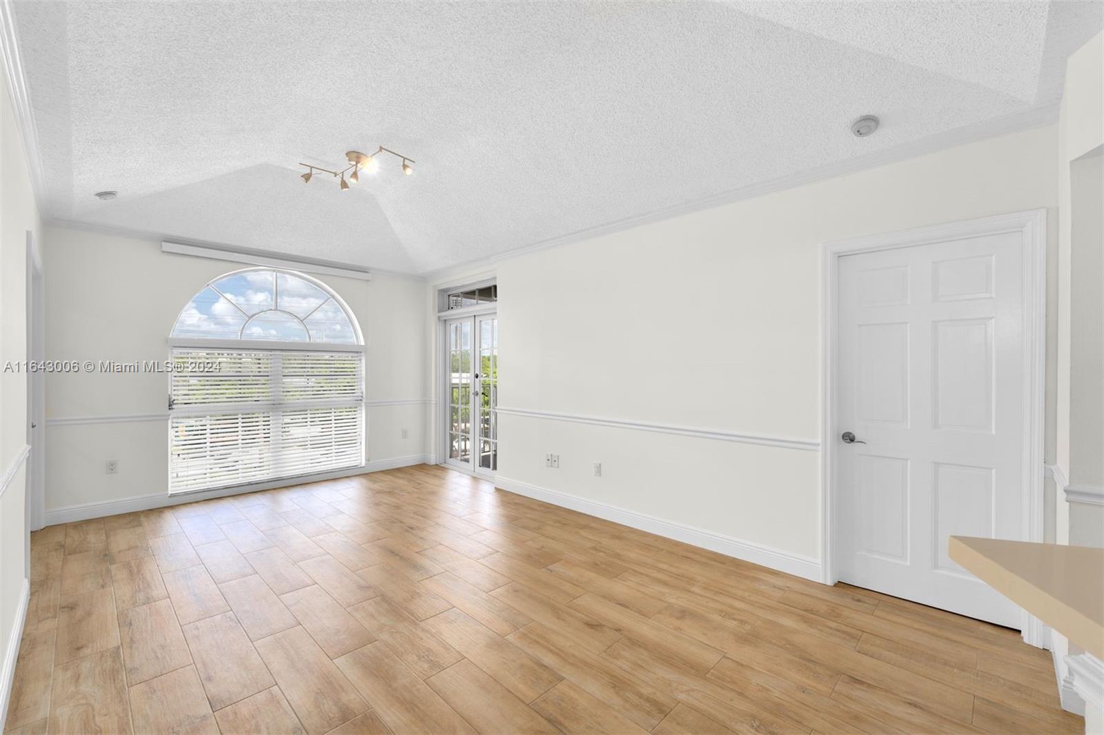 UNIVERSITY INN CONDO - Residential Lease
