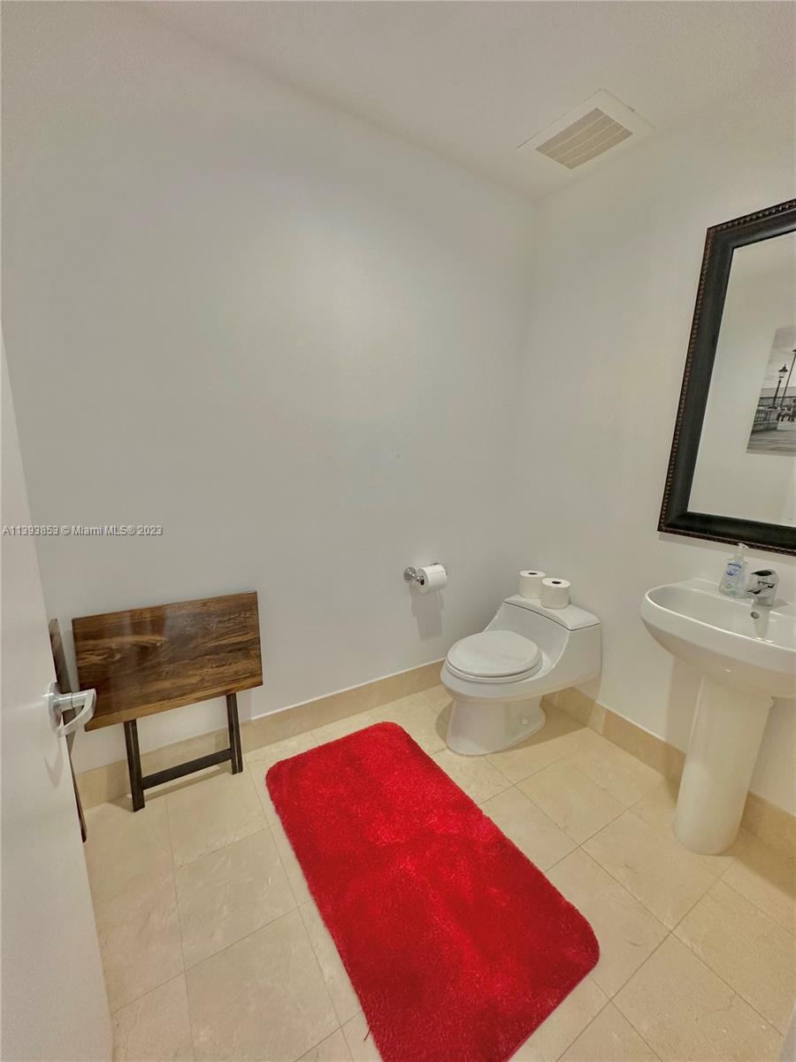 TRUMP PALACE CONDO - Residential Lease