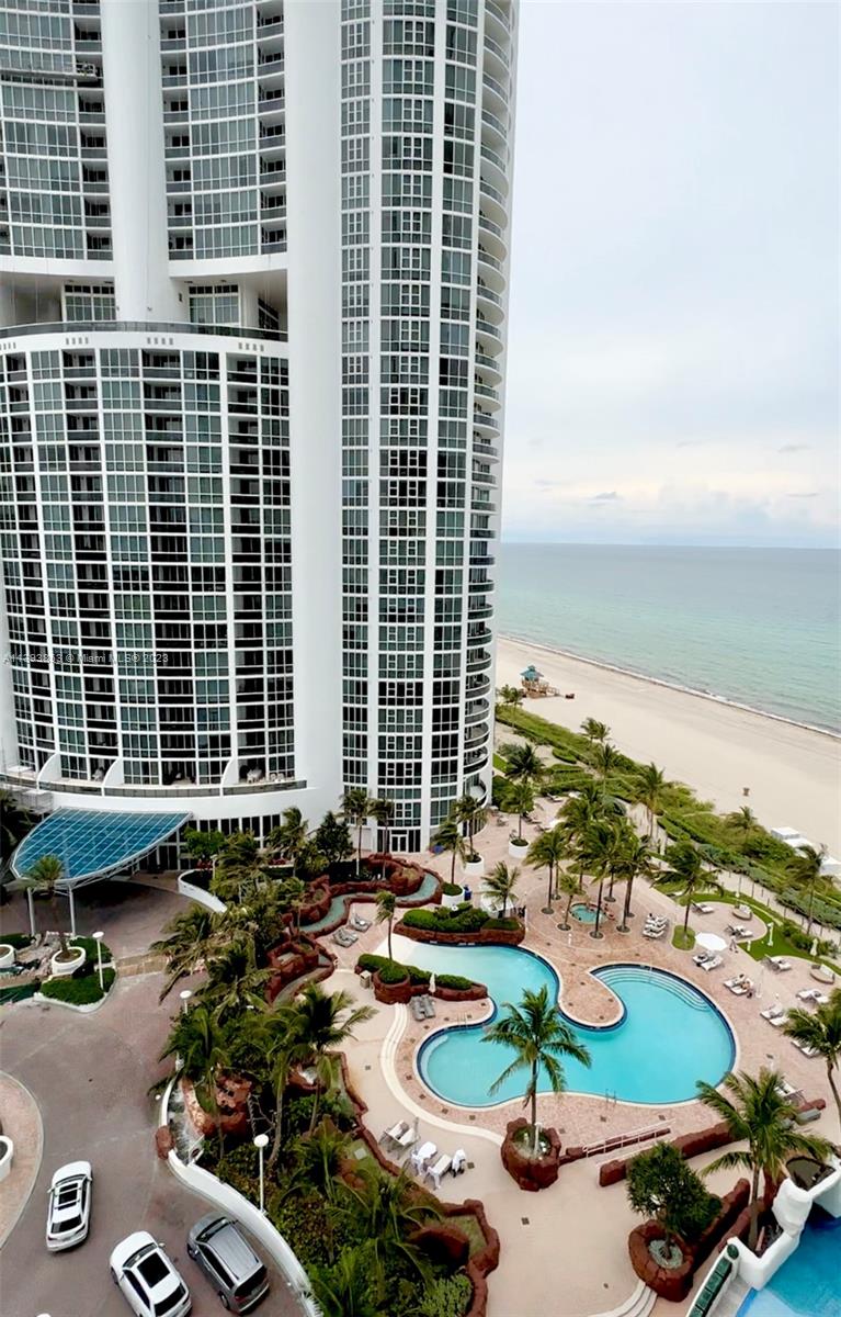LUXURIOUS FULLY FURNISHED 1 BDR 1.5 BATH VERY SPACIOUS AND TOTALLY RENOVATED APARTMENT IN TRUMP PALACE. OCEAN AND INTRACOASTAL VIEWS. ENJOY THE LUXURY STYLE RESORT AMENITIES SUCH AS THE 2-STORY SPA and FITNESS CENTER-4 POOLS-TENNIS COURTS-FOOD and BEVERAGE SERVICES-BEACH CHAIRS-VALET-24-HOUR SECURITY ENJOY THE LIFESTYLE AT TRUMP PALACE