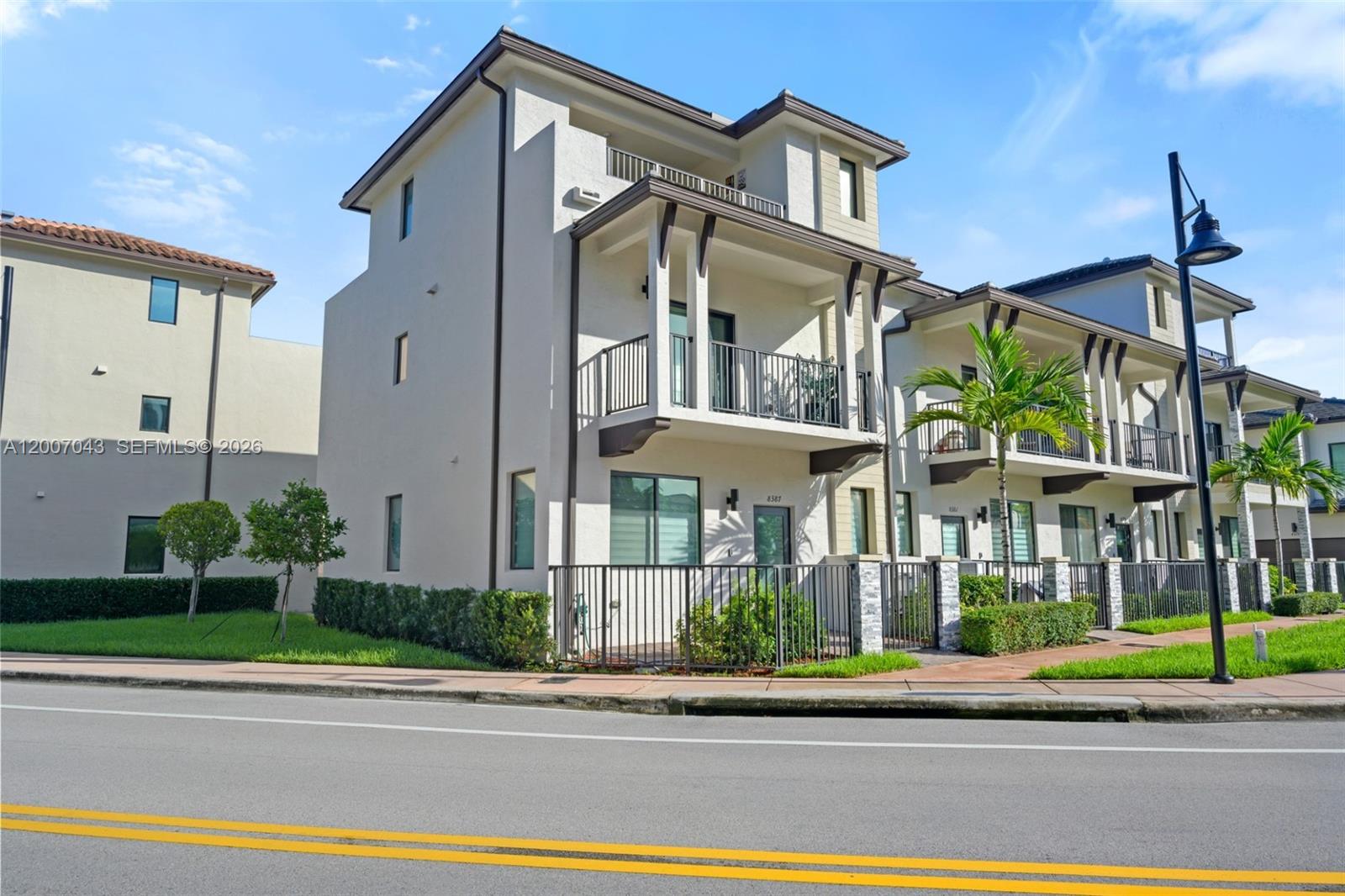 DOWNTOWN DORAL SOUTH PHAS - Residential