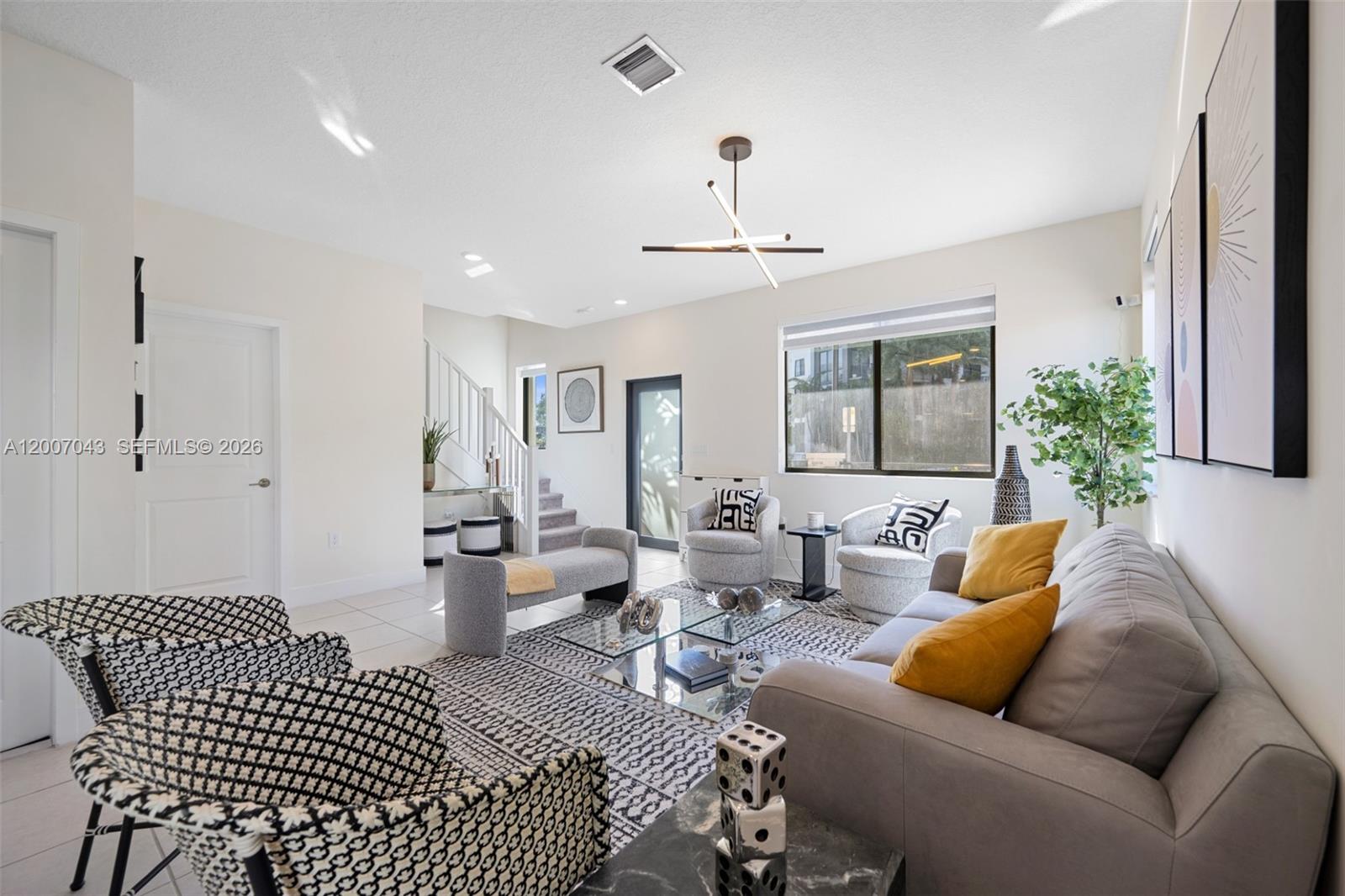 DOWNTOWN DORAL SOUTH PHAS - Residential
