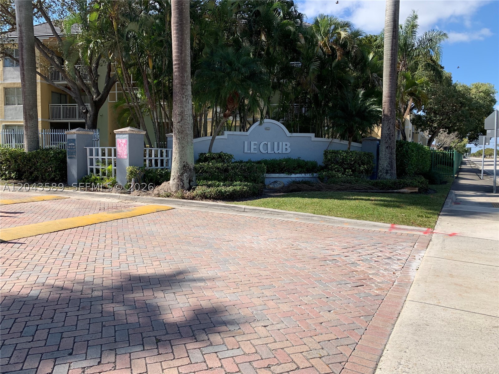 LE CLUB AT OLD CUTLER CON - Residential