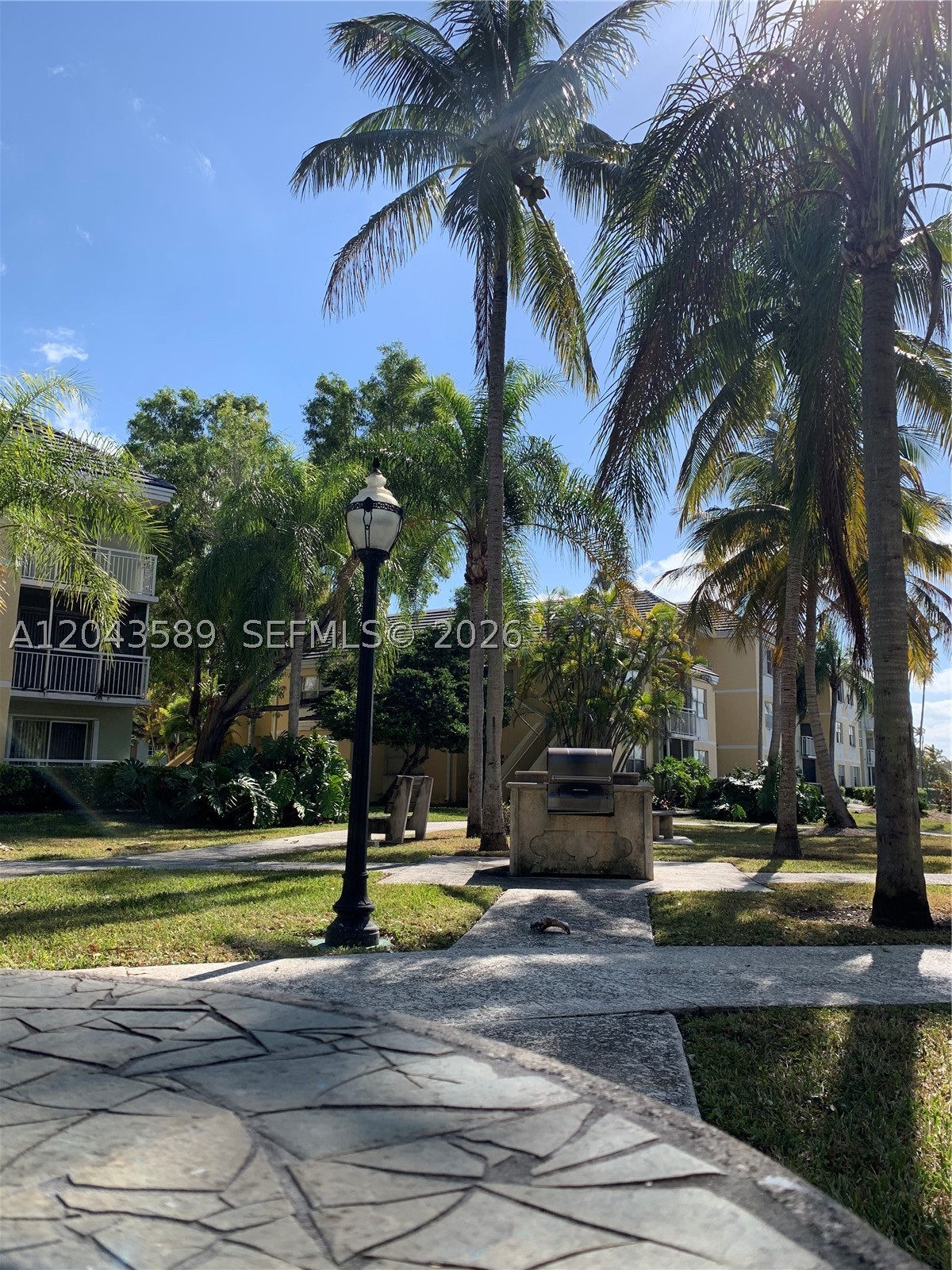 LE CLUB AT OLD CUTLER CON - Residential