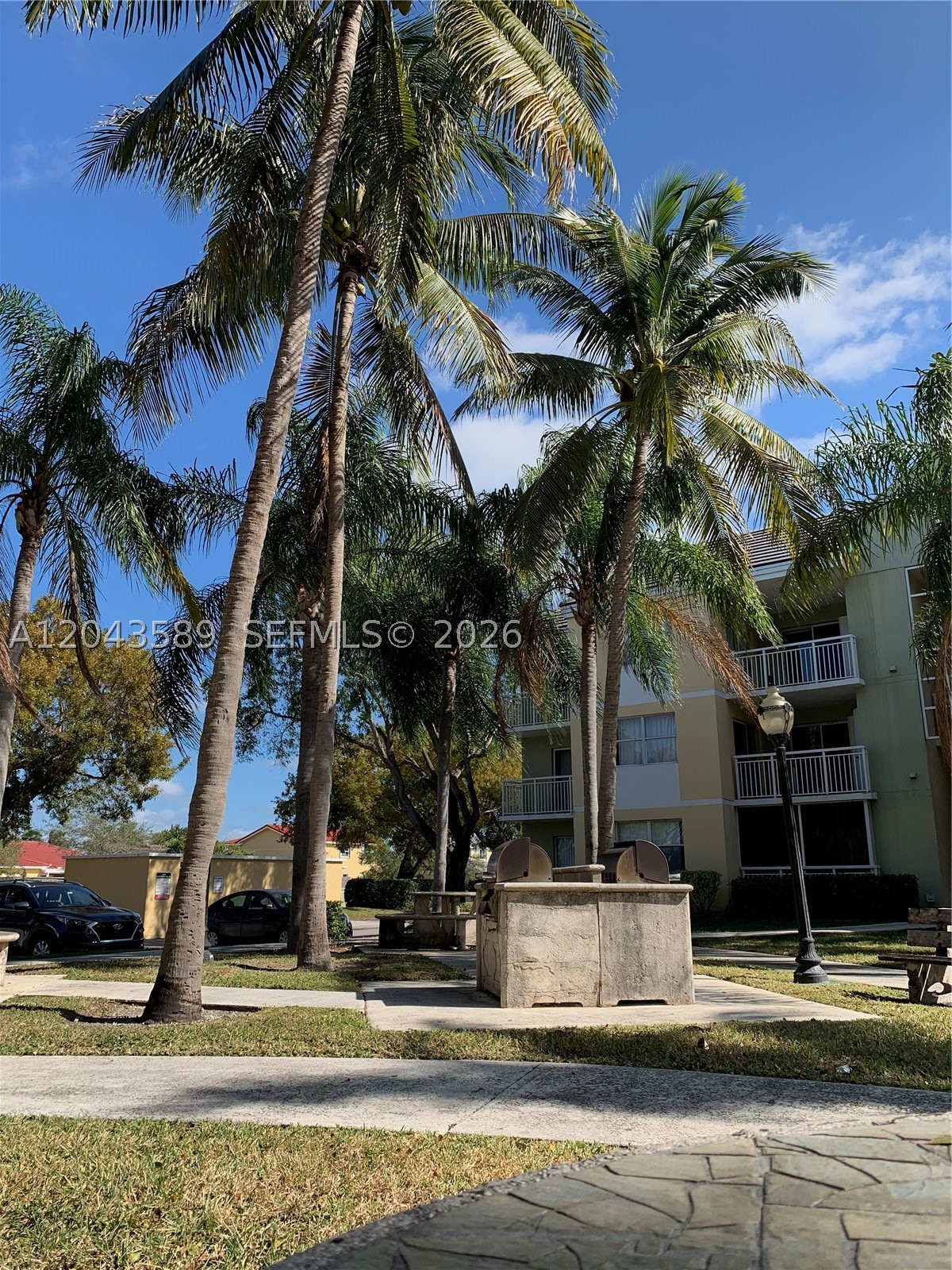 LE CLUB AT OLD CUTLER CON - Residential