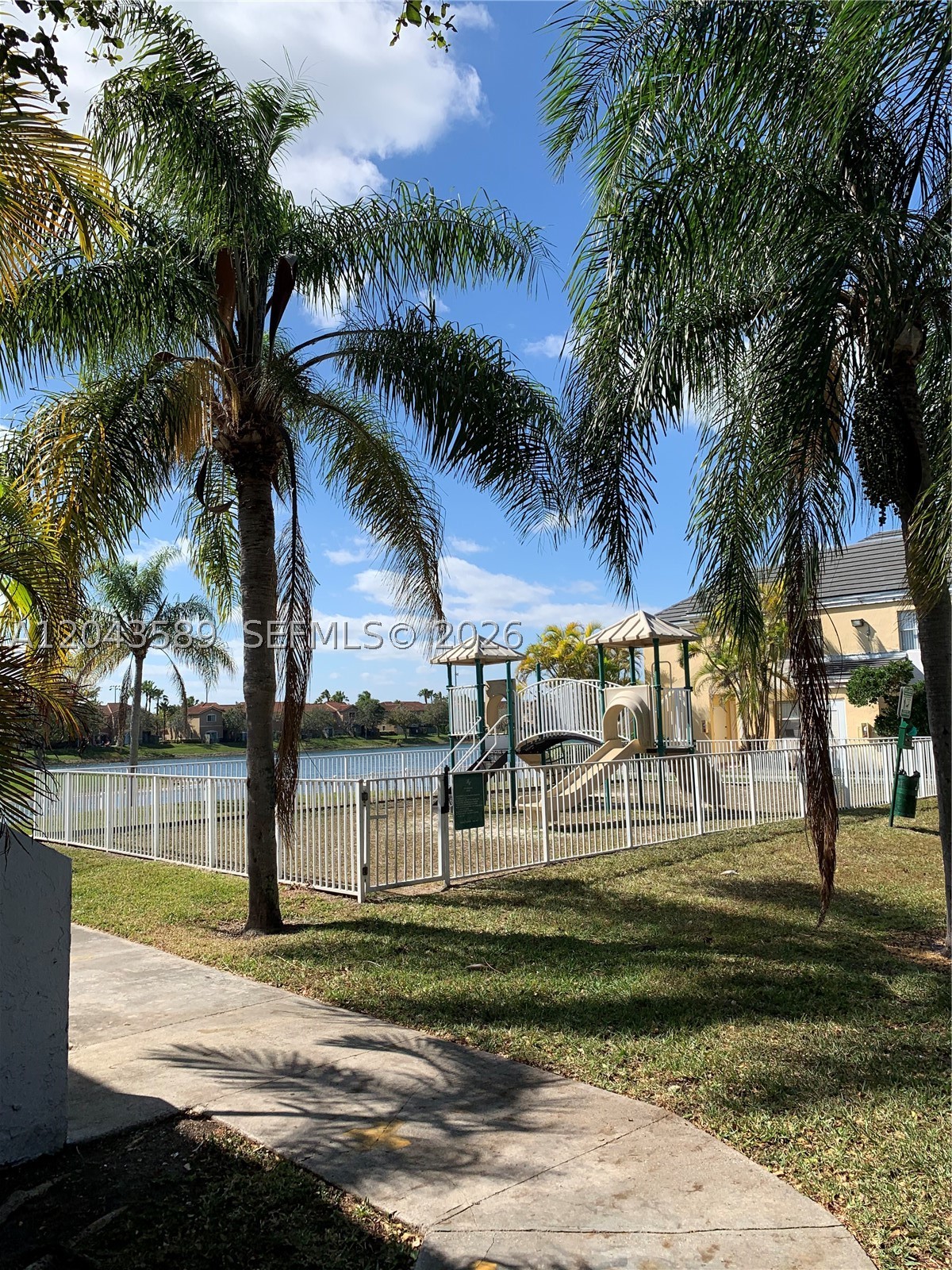 LE CLUB AT OLD CUTLER CON - Residential