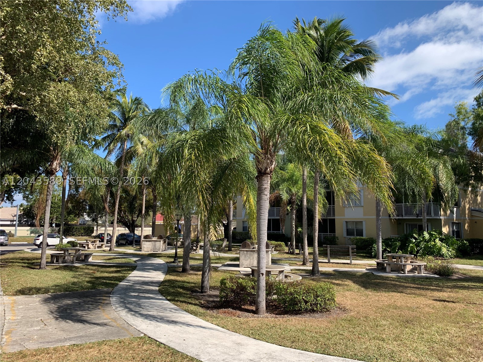 LE CLUB AT OLD CUTLER CON - Residential